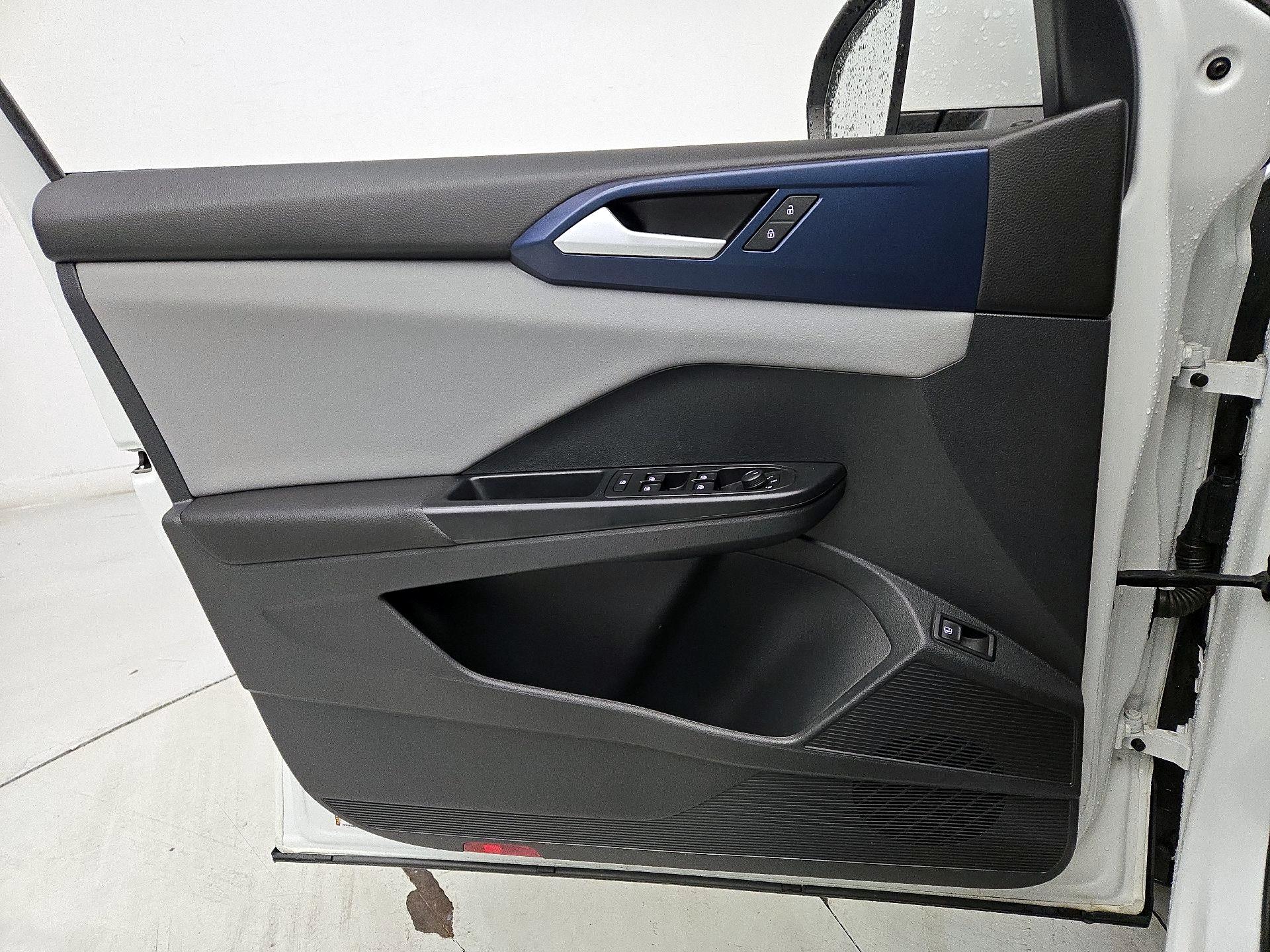 Thumbnail: 2023 Volkswagen Taos - 12