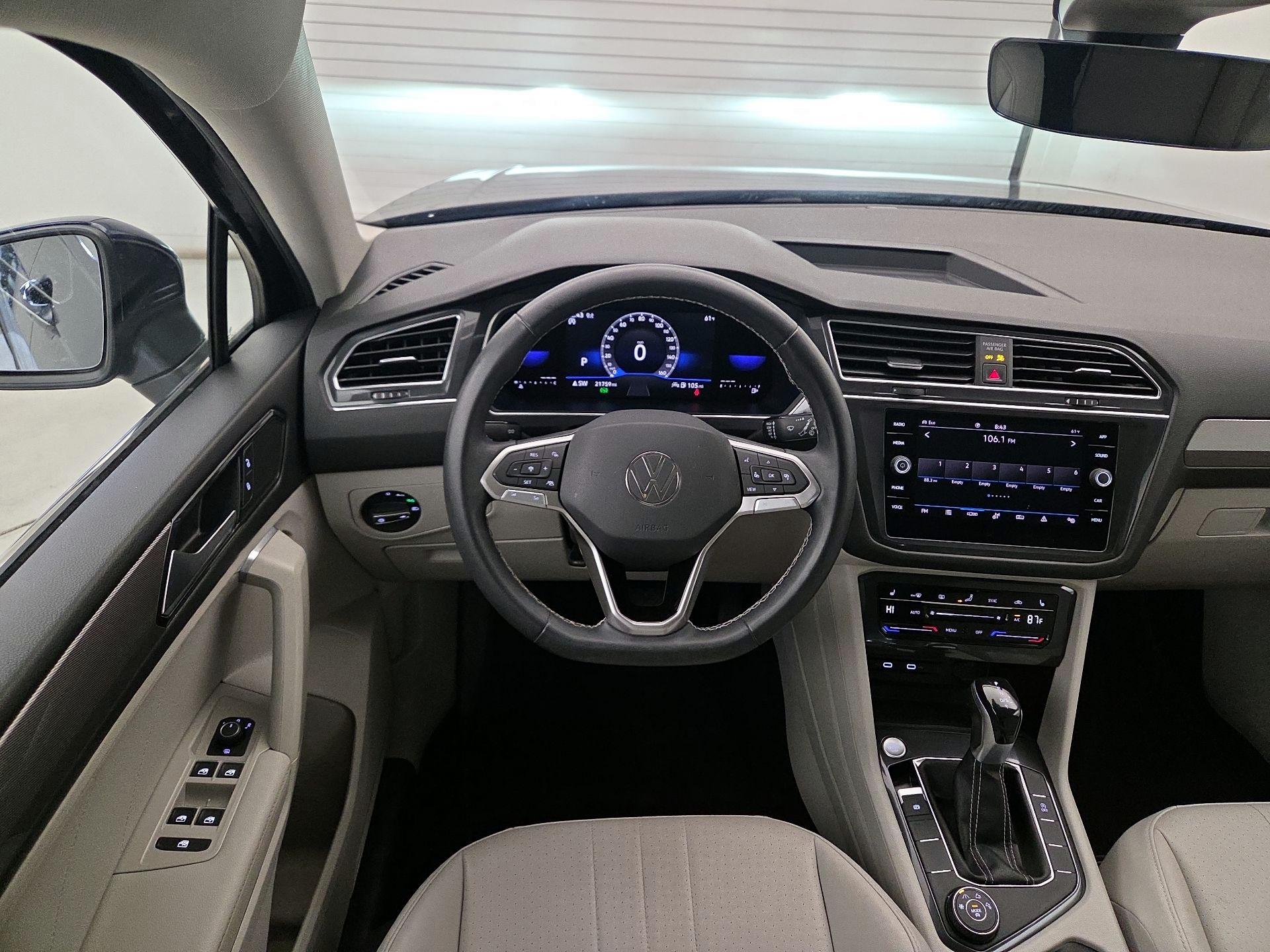 Thumbnail: 2023 Volkswagen Tiguan - 10