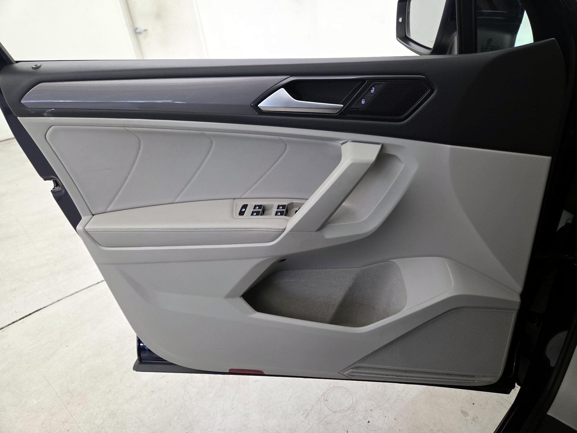 Thumbnail: 2023 Volkswagen Tiguan - 12