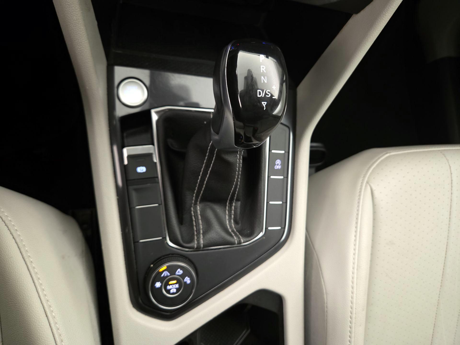 Thumbnail: 2023 Volkswagen Tiguan - 17