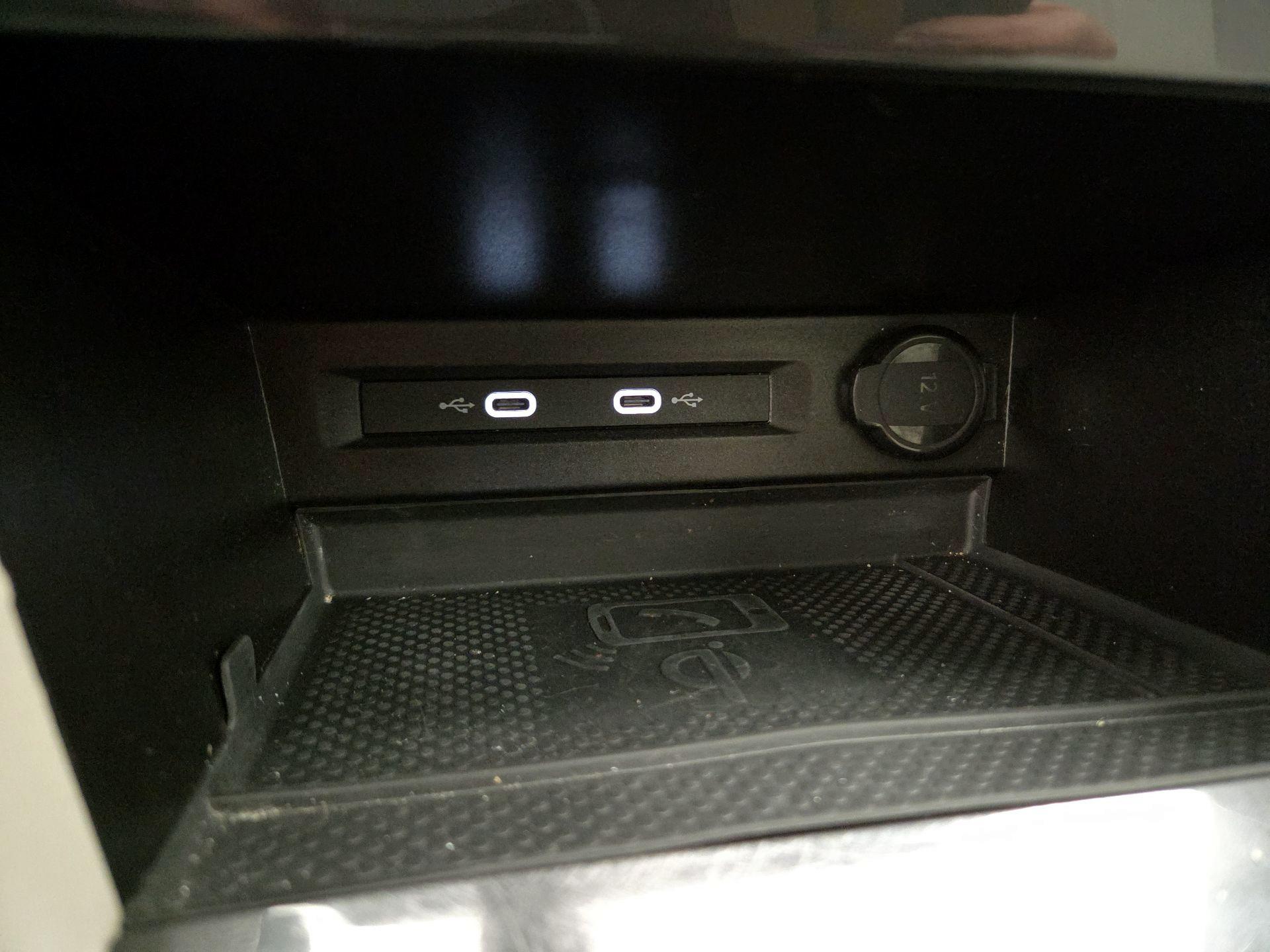 Thumbnail: 2023 Volkswagen Tiguan - 18