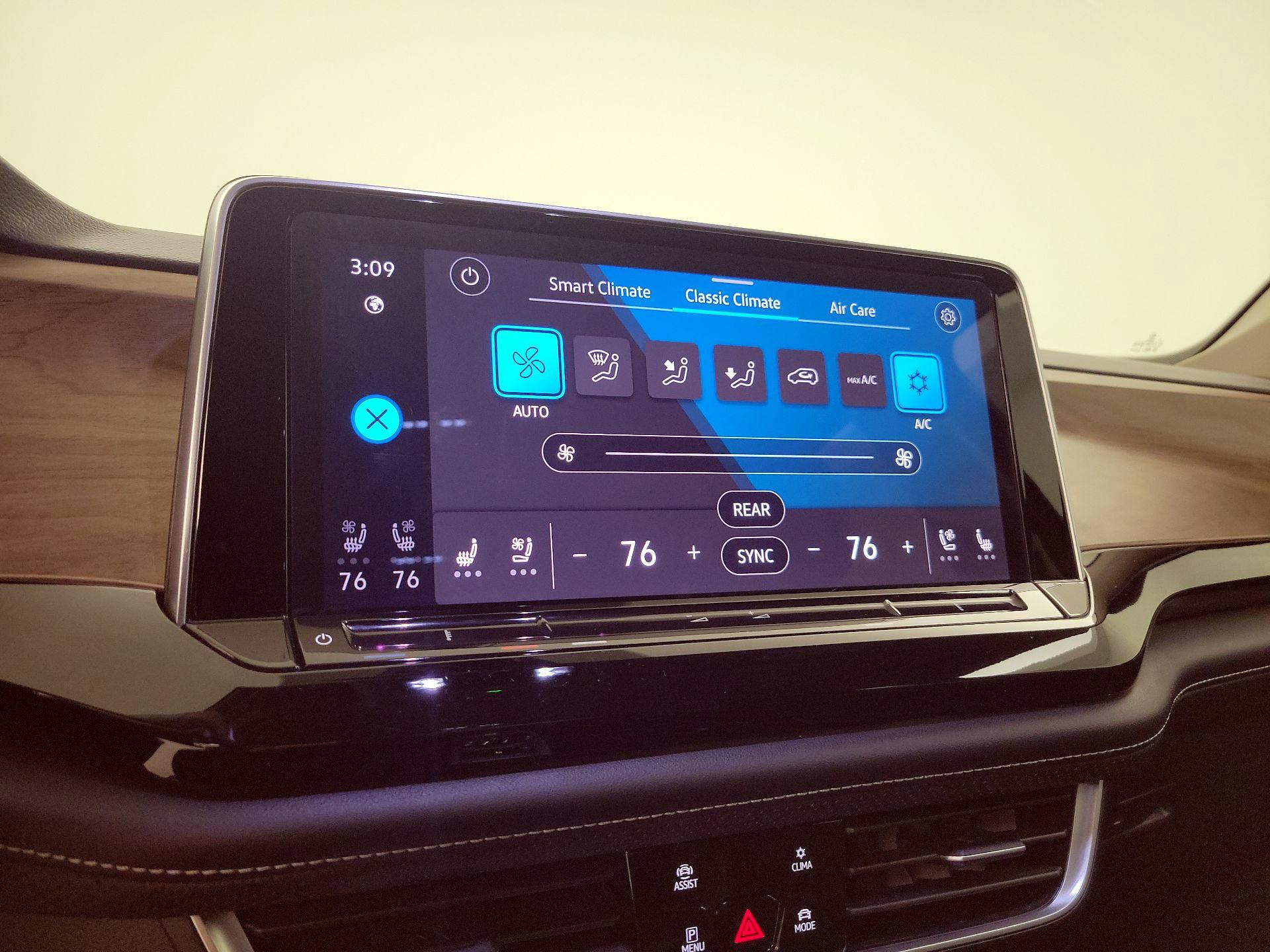 Thumbnail: 2024 Volkswagen Atlas - 16