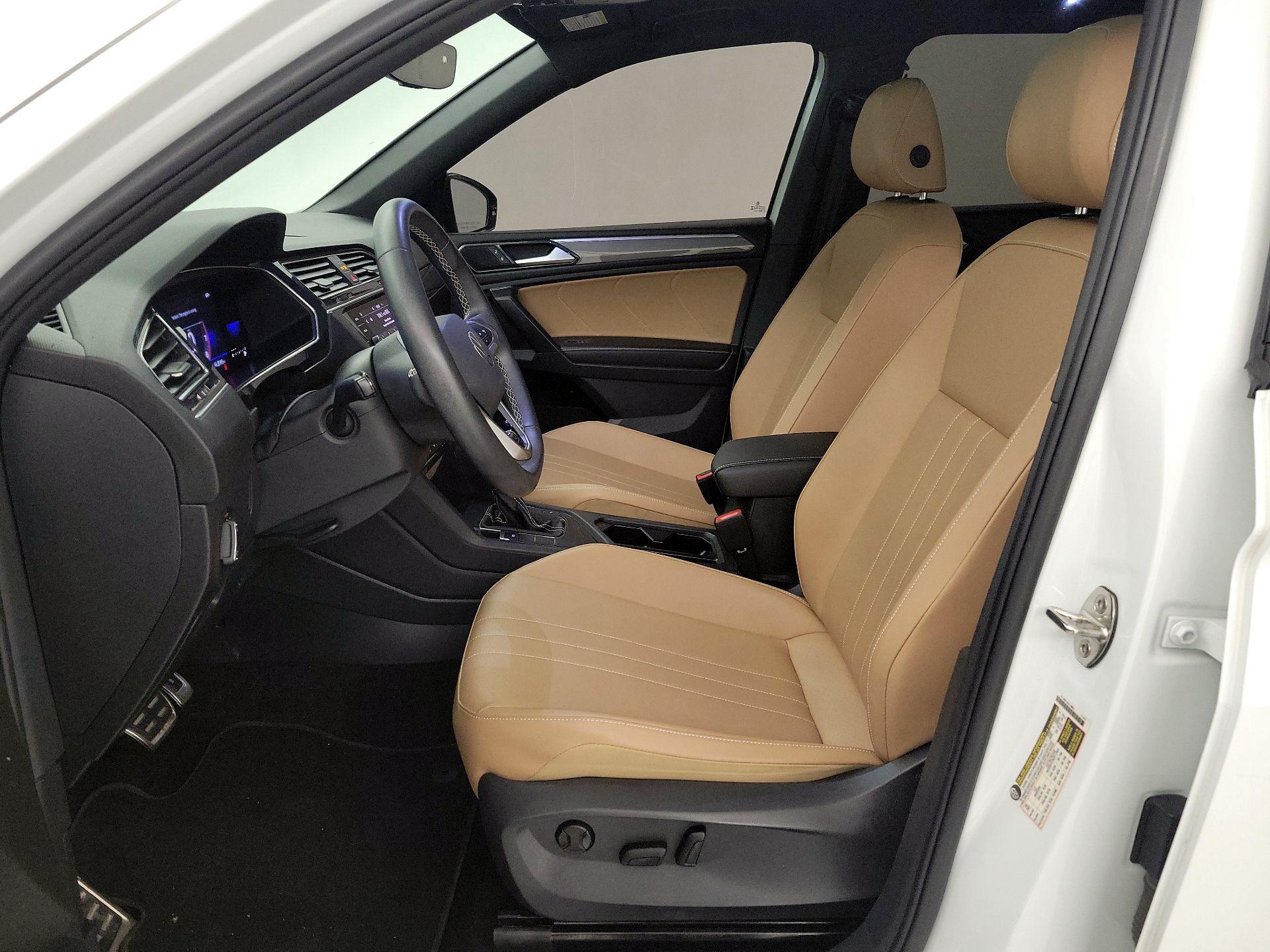 Thumbnail: 2023 Volkswagen Tiguan - 11