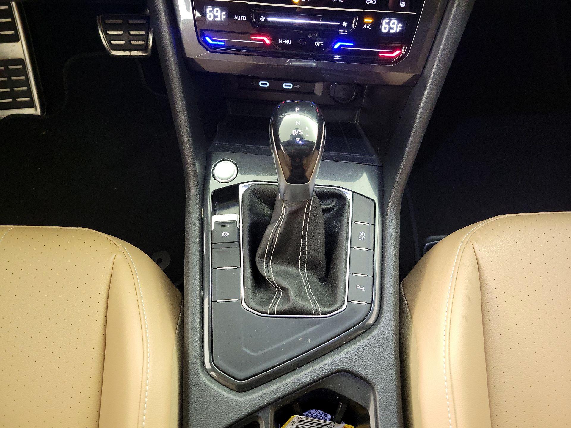 Thumbnail: 2023 Volkswagen Tiguan - 17