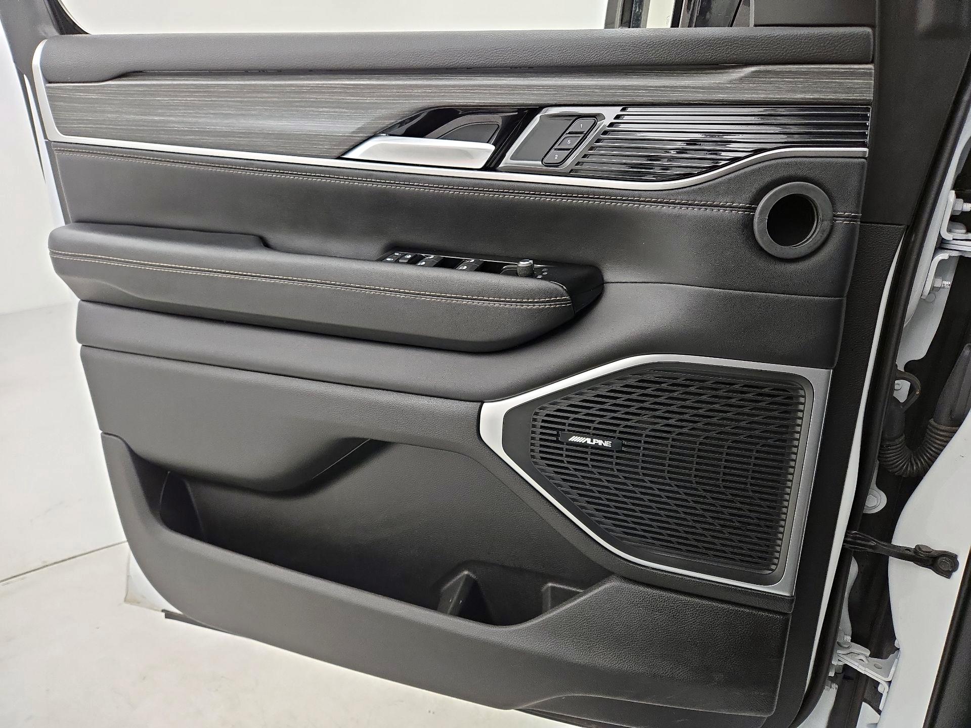 Thumbnail: 2024 Jeep Wagoneer - 12