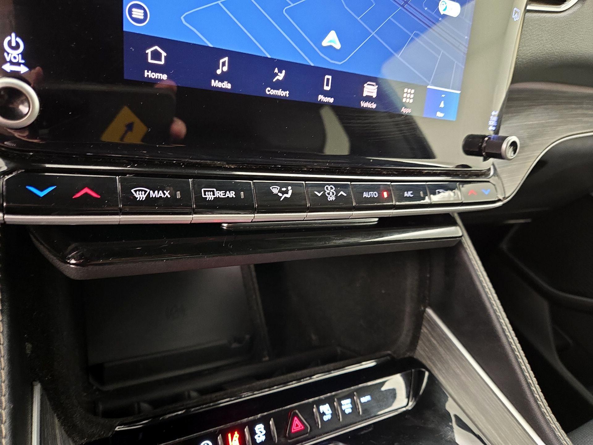 Thumbnail: 2024 Jeep Wagoneer - 17