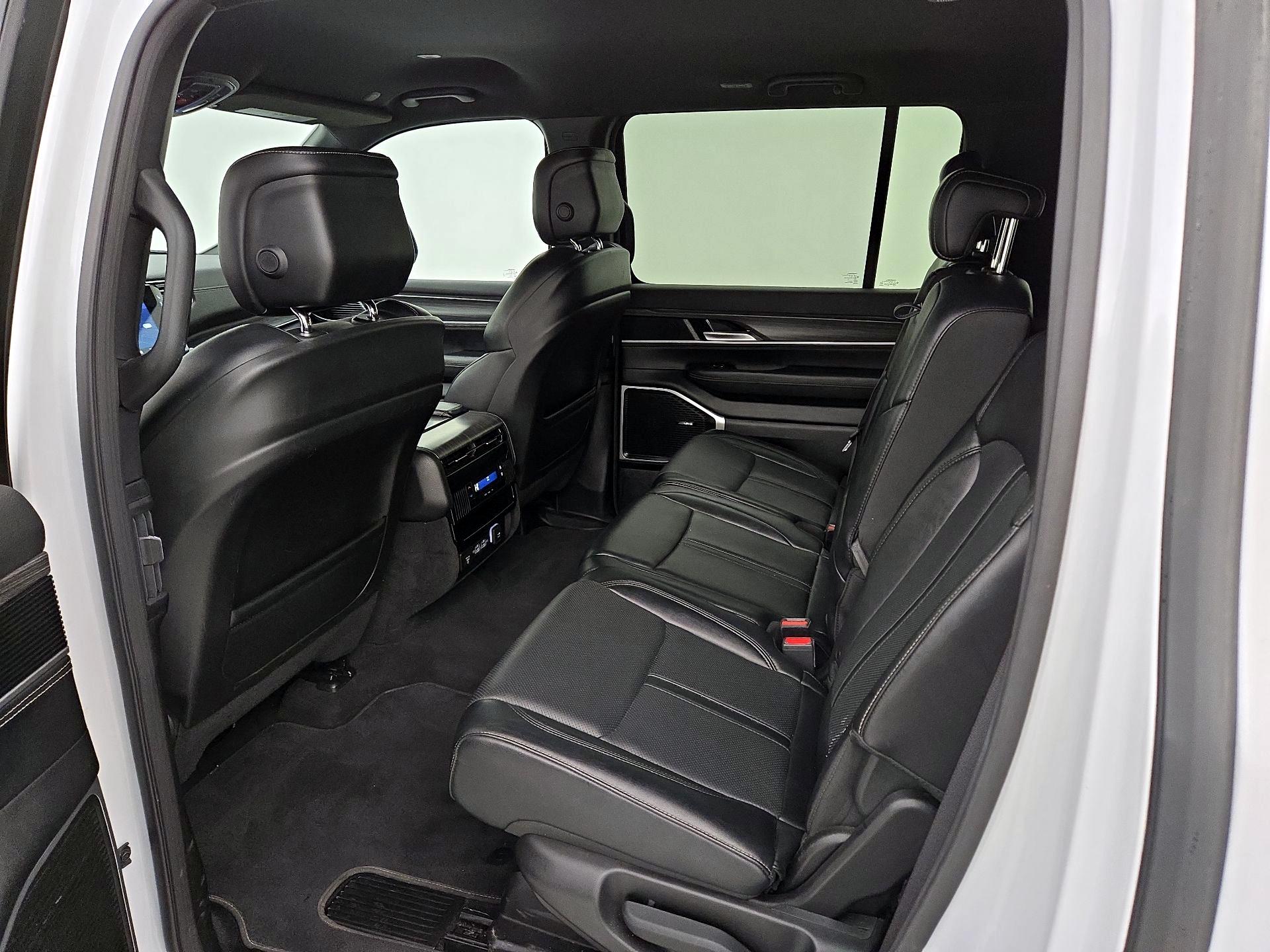 Thumbnail: 2024 Jeep Wagoneer - 20