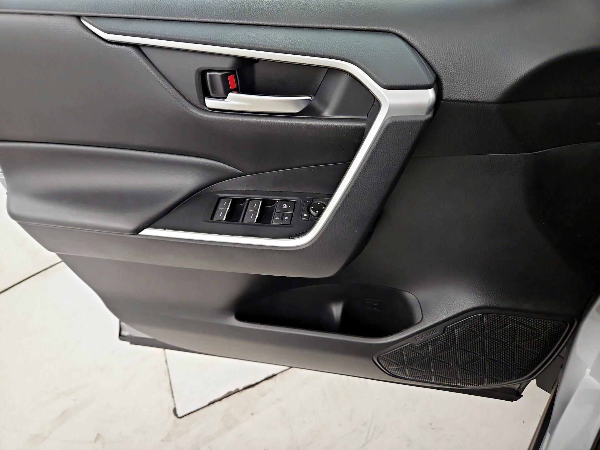 Thumbnail: 2021 Toyota RAV4 - 12