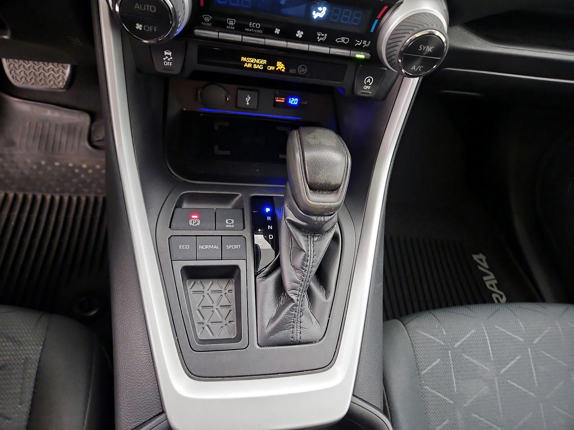 Thumbnail: 2021 Toyota RAV4 - 17