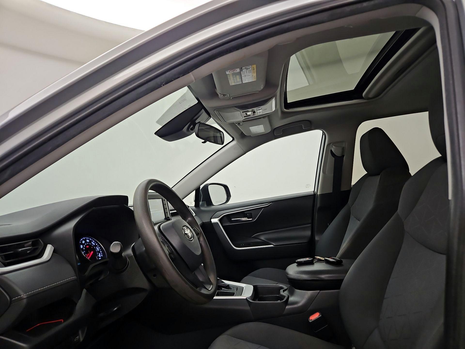 Thumbnail: 2021 Toyota RAV4 - 19