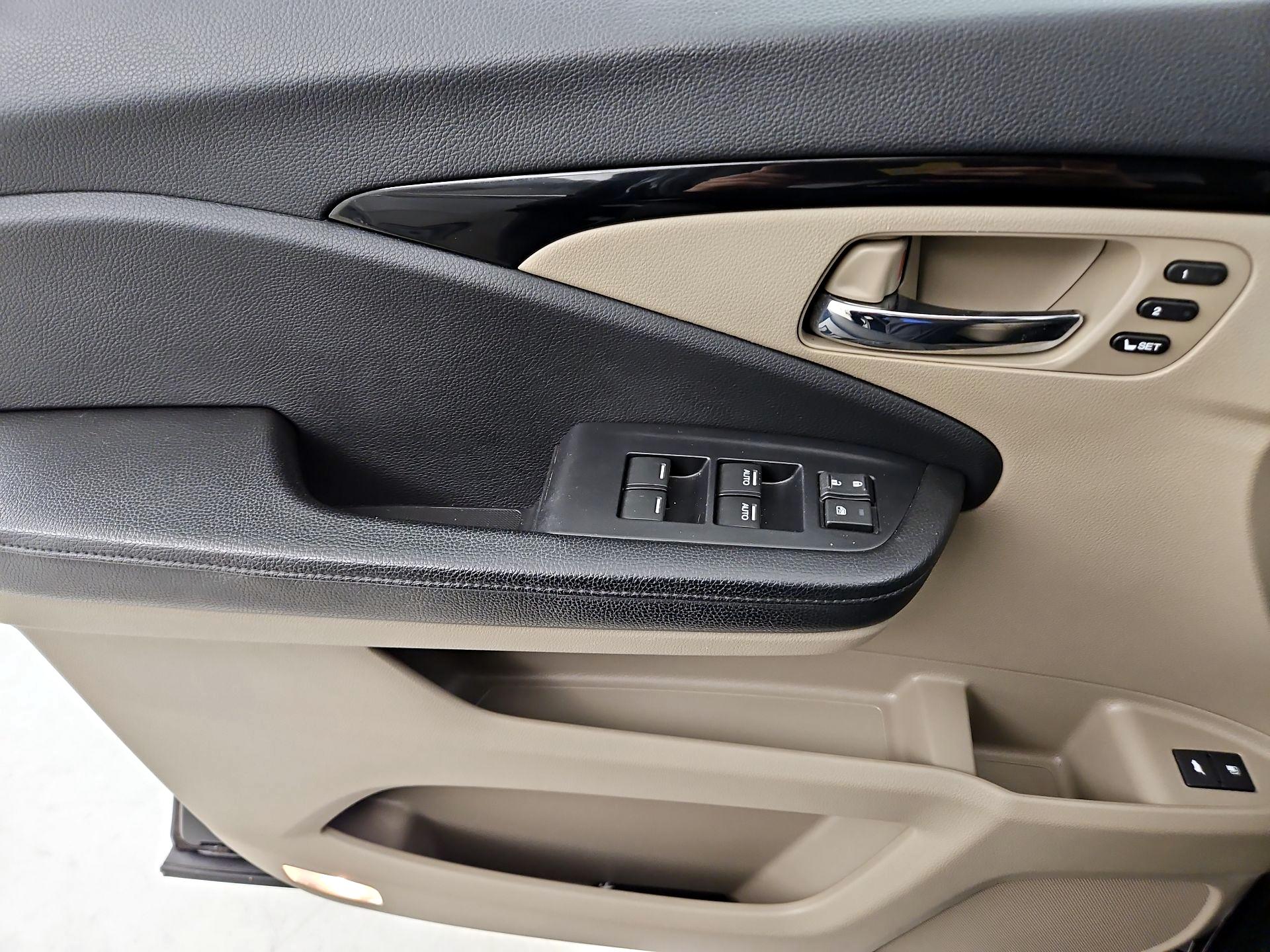 Thumbnail: 2018 Honda Pilot - 12