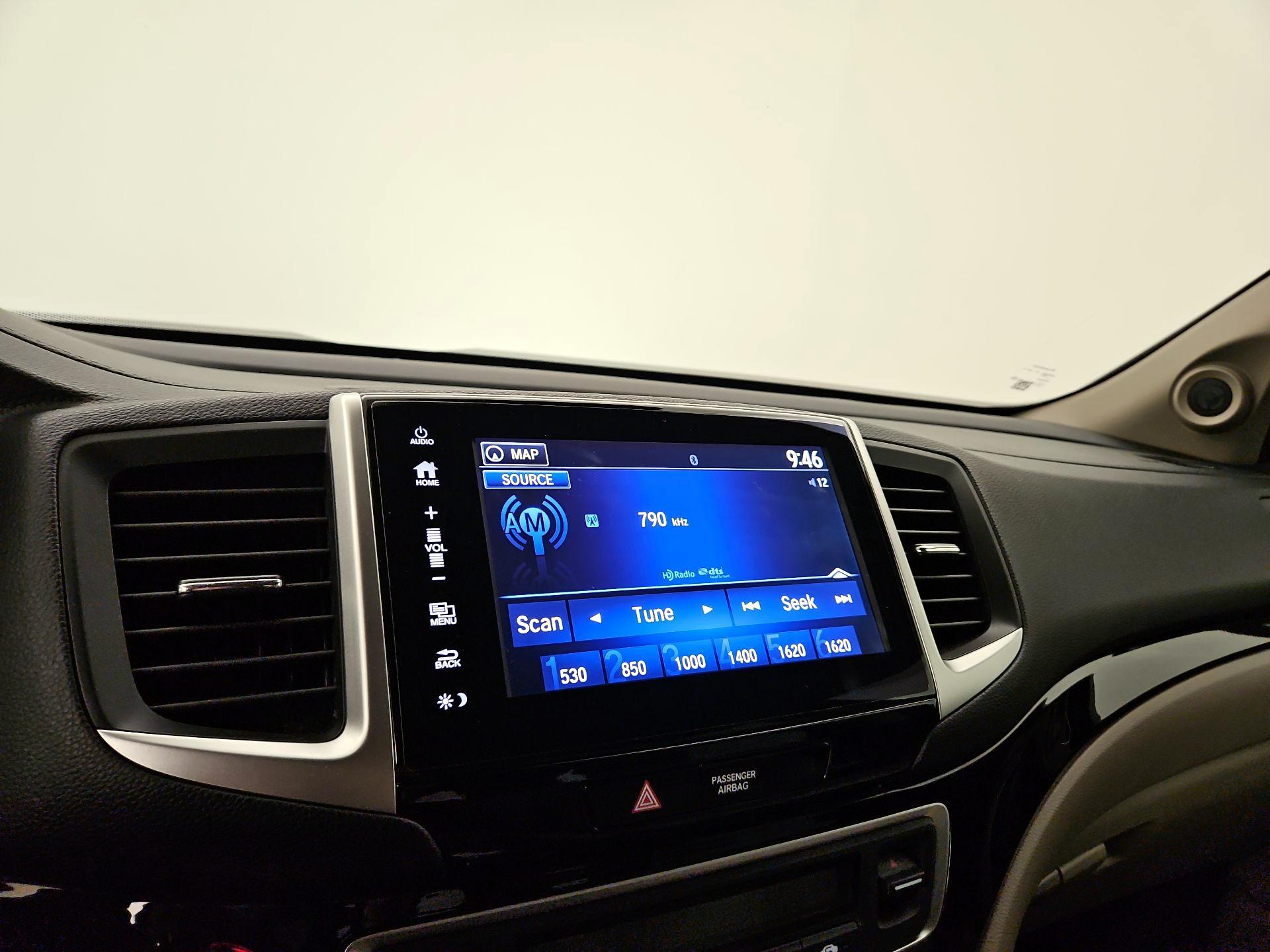 Thumbnail: 2018 Honda Pilot - 16