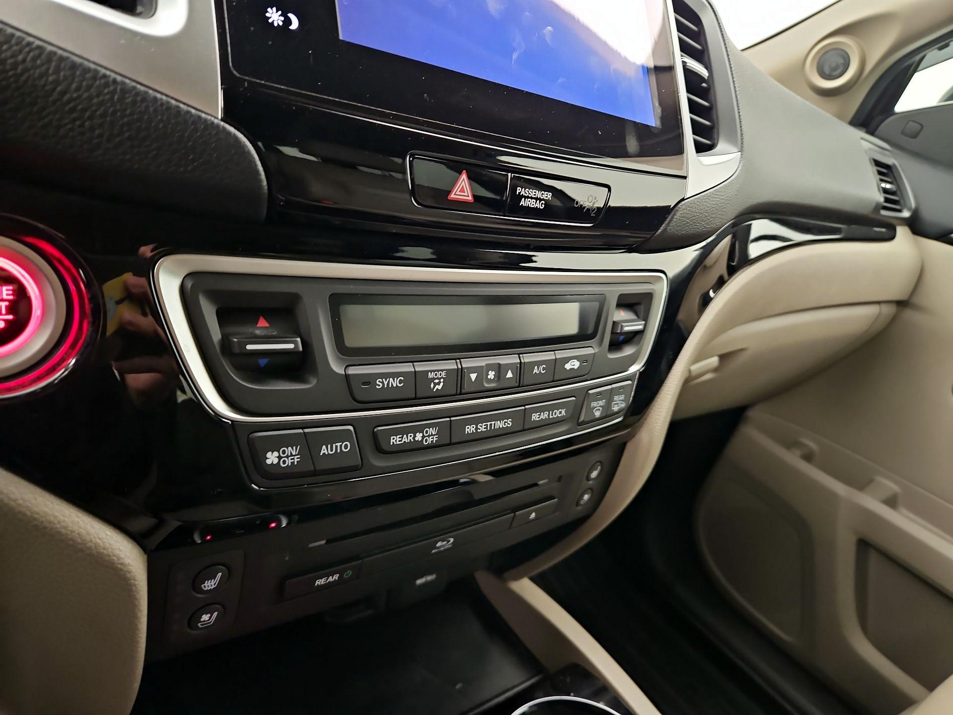 Thumbnail: 2018 Honda Pilot - 17