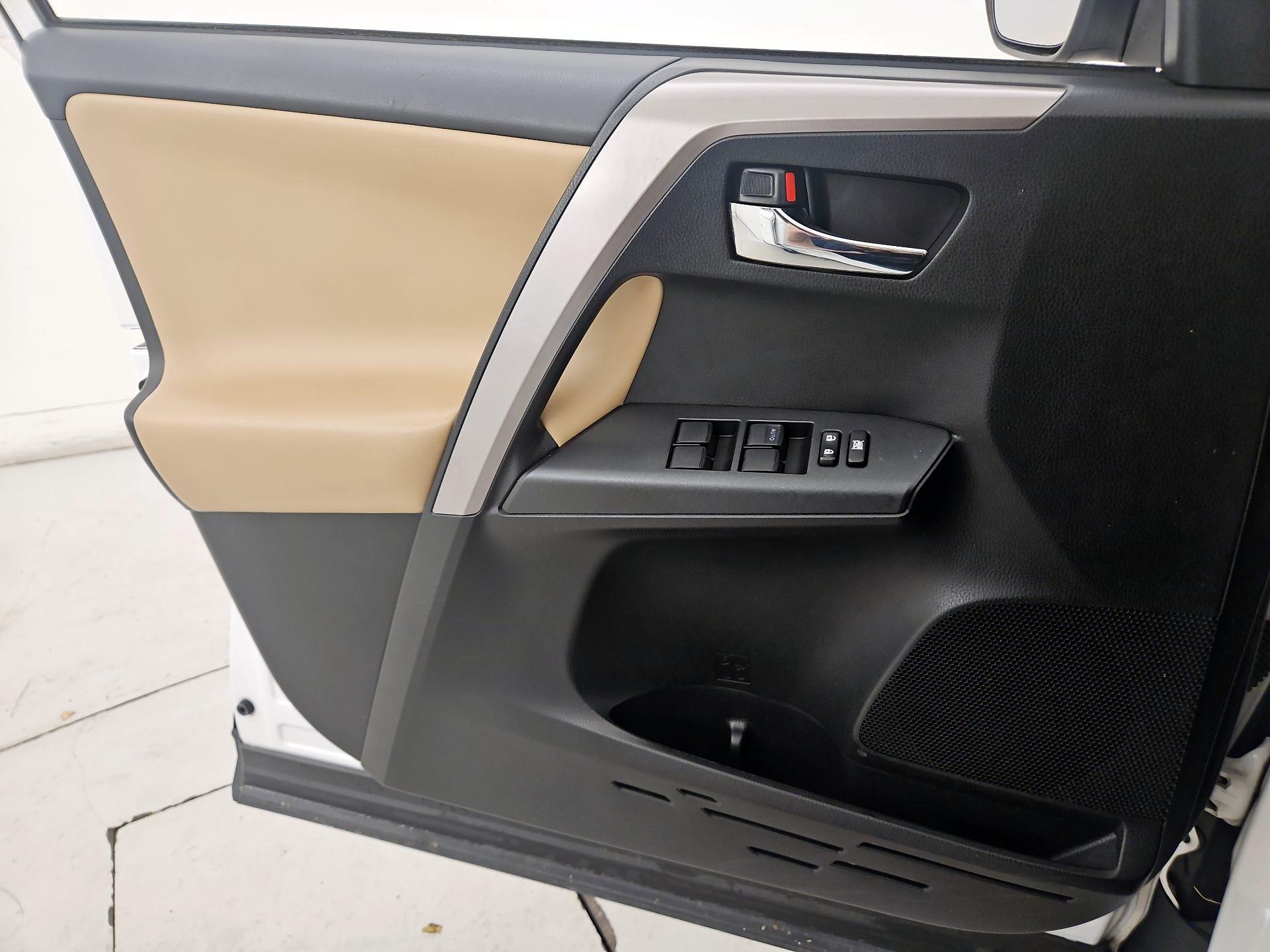 Thumbnail: 2018 Toyota RAV4 - 12