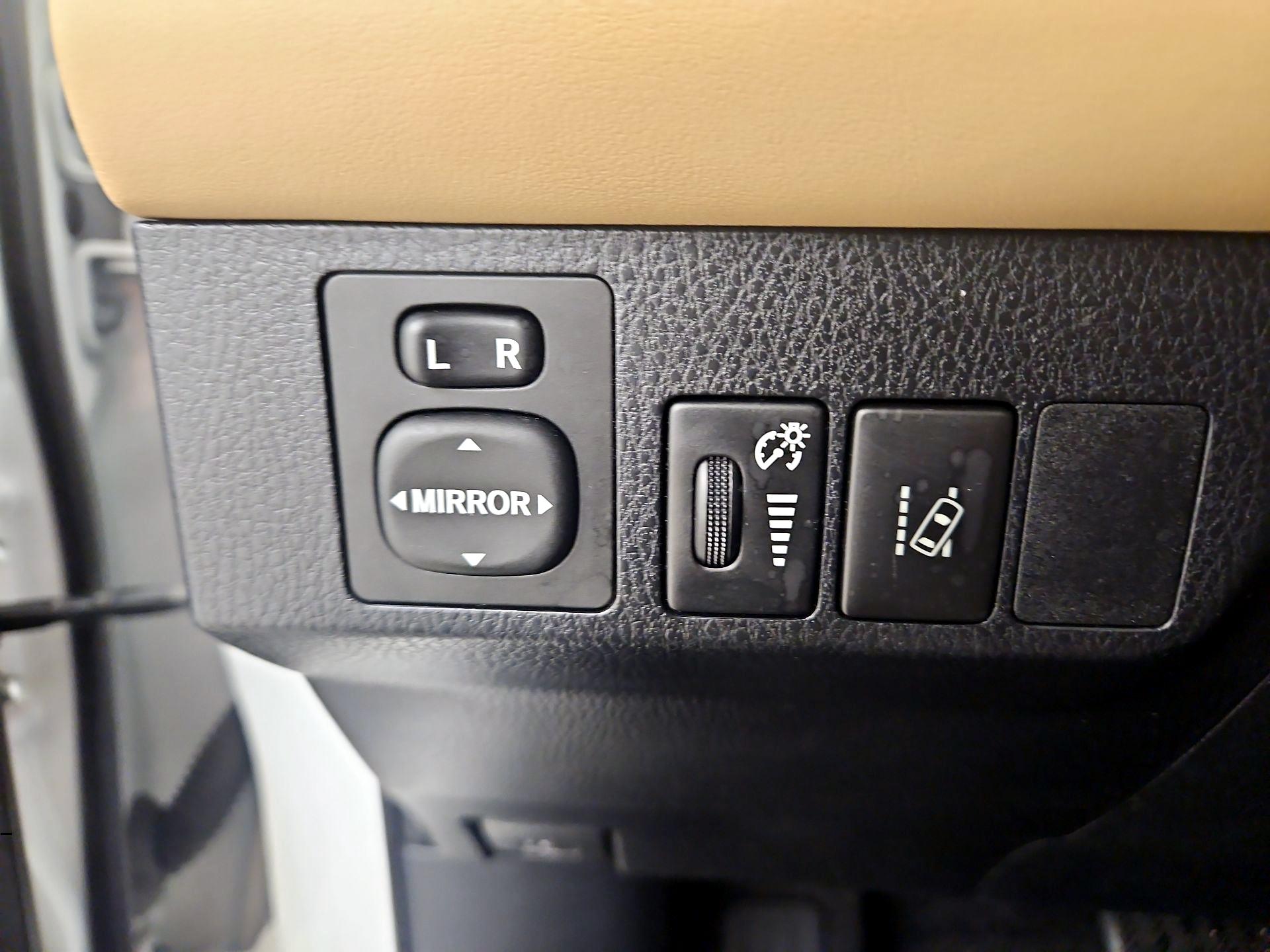 Thumbnail: 2018 Toyota RAV4 - 13