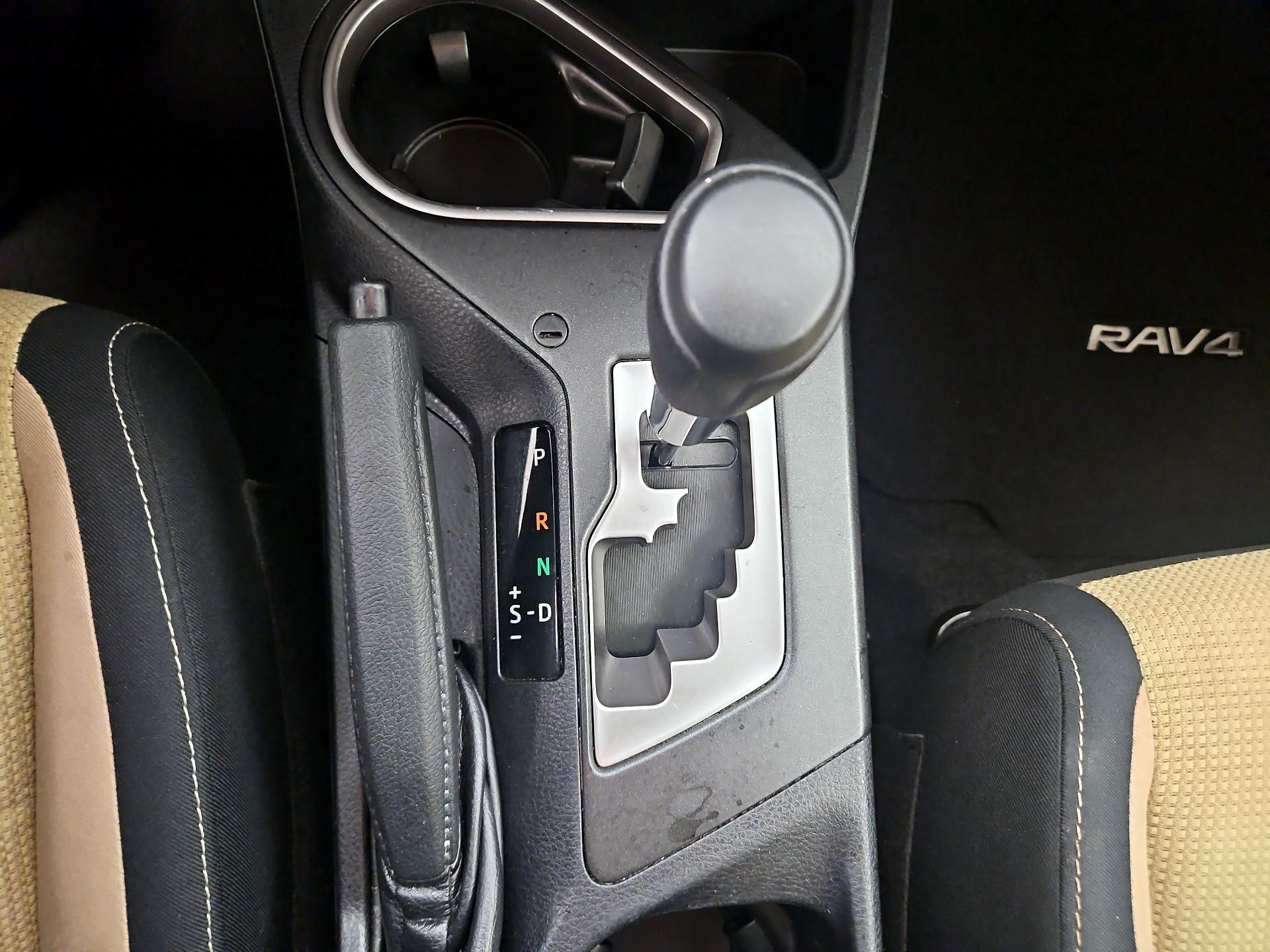 Thumbnail: 2018 Toyota RAV4 - 17