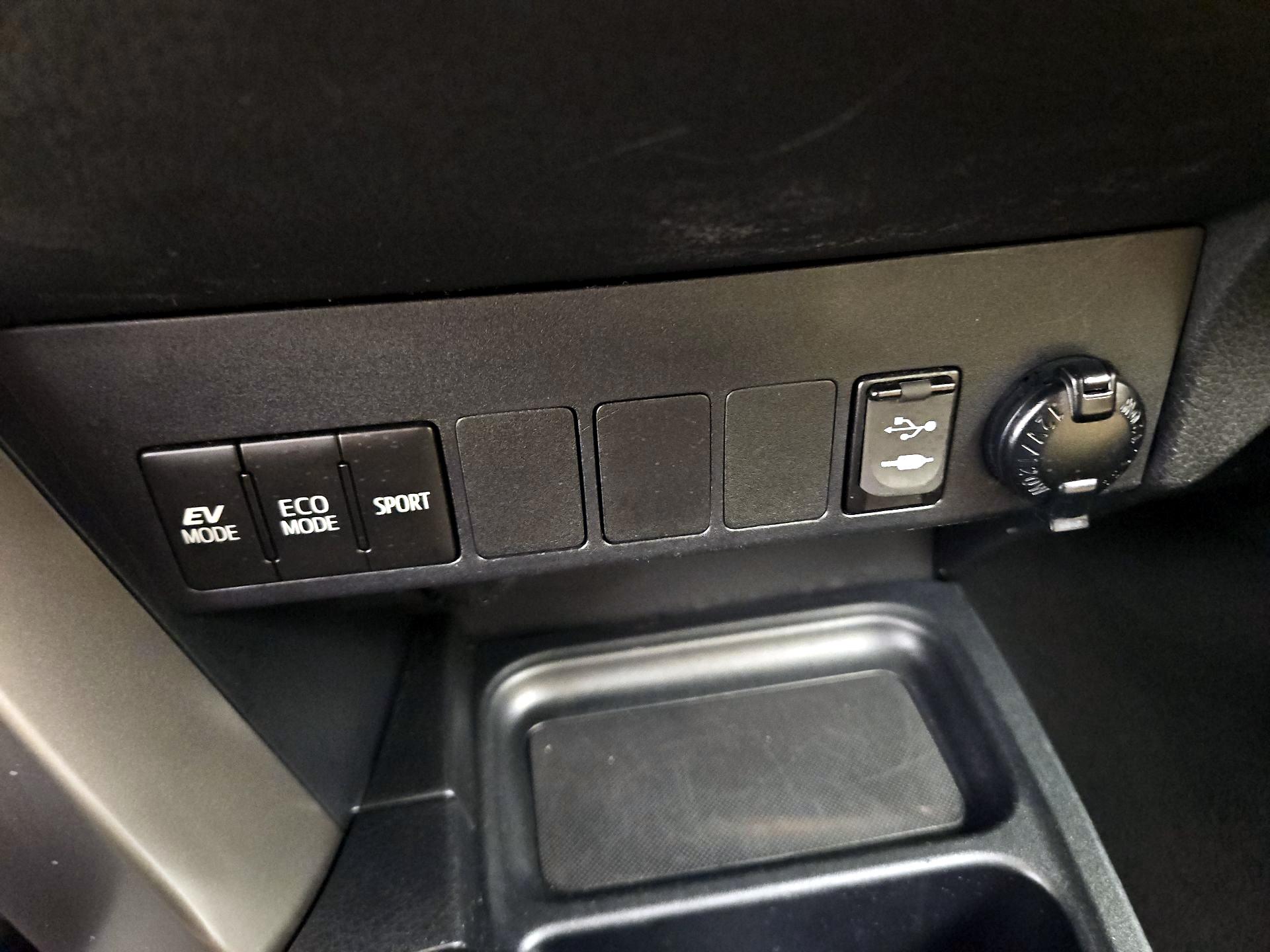 Thumbnail: 2018 Toyota RAV4 - 18