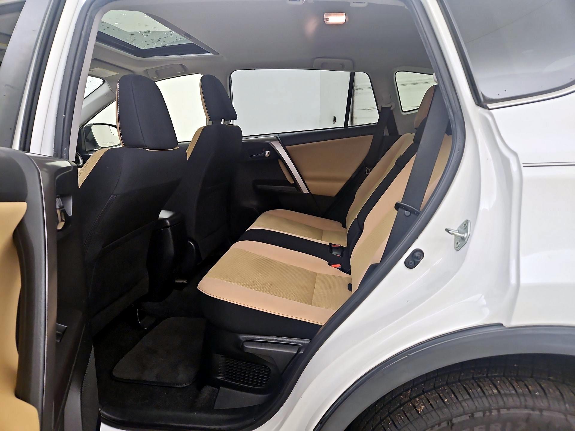 Thumbnail: 2018 Toyota RAV4 - 20