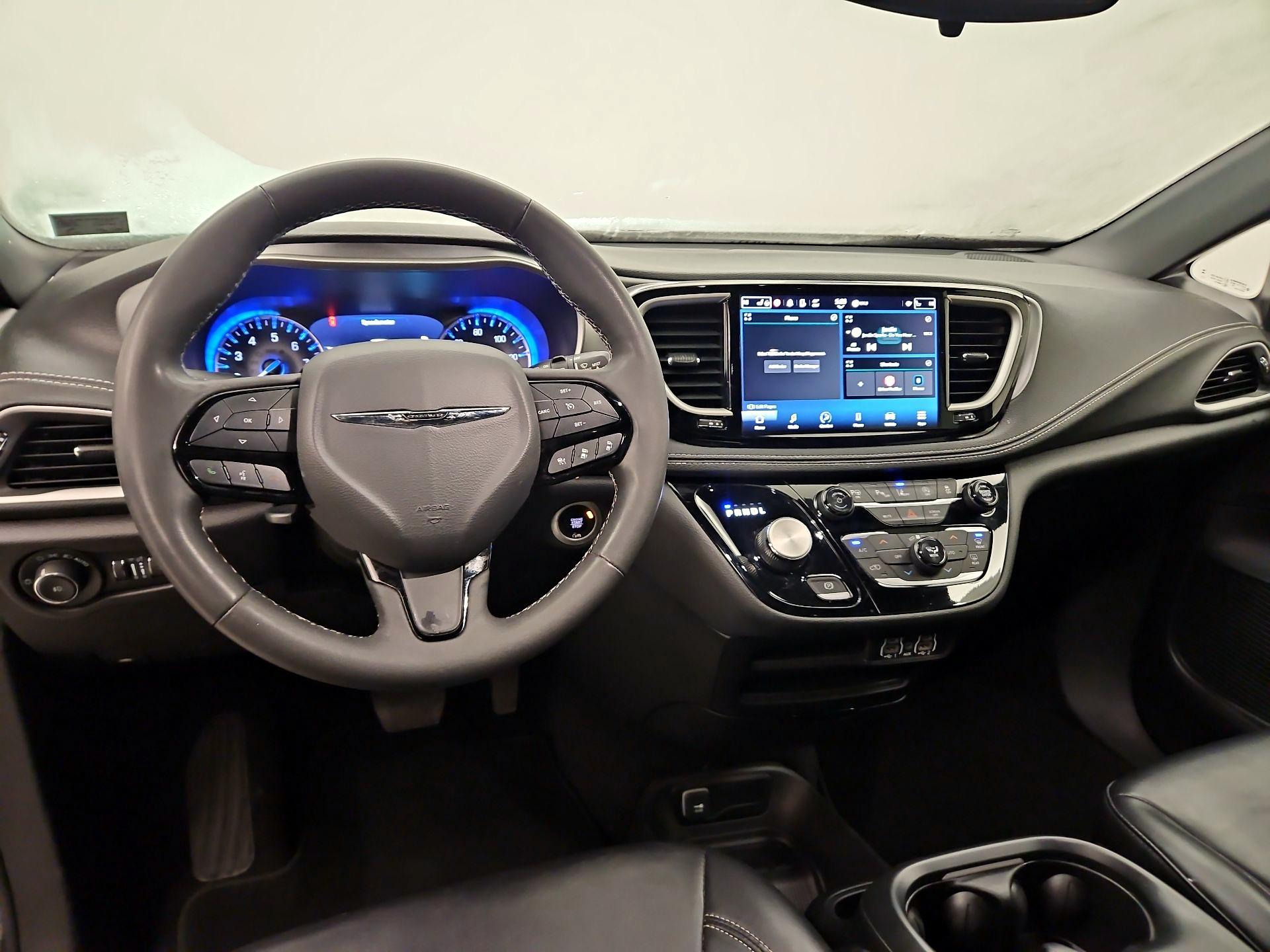 Thumbnail: 2023 Chrysler Pacifica - 9