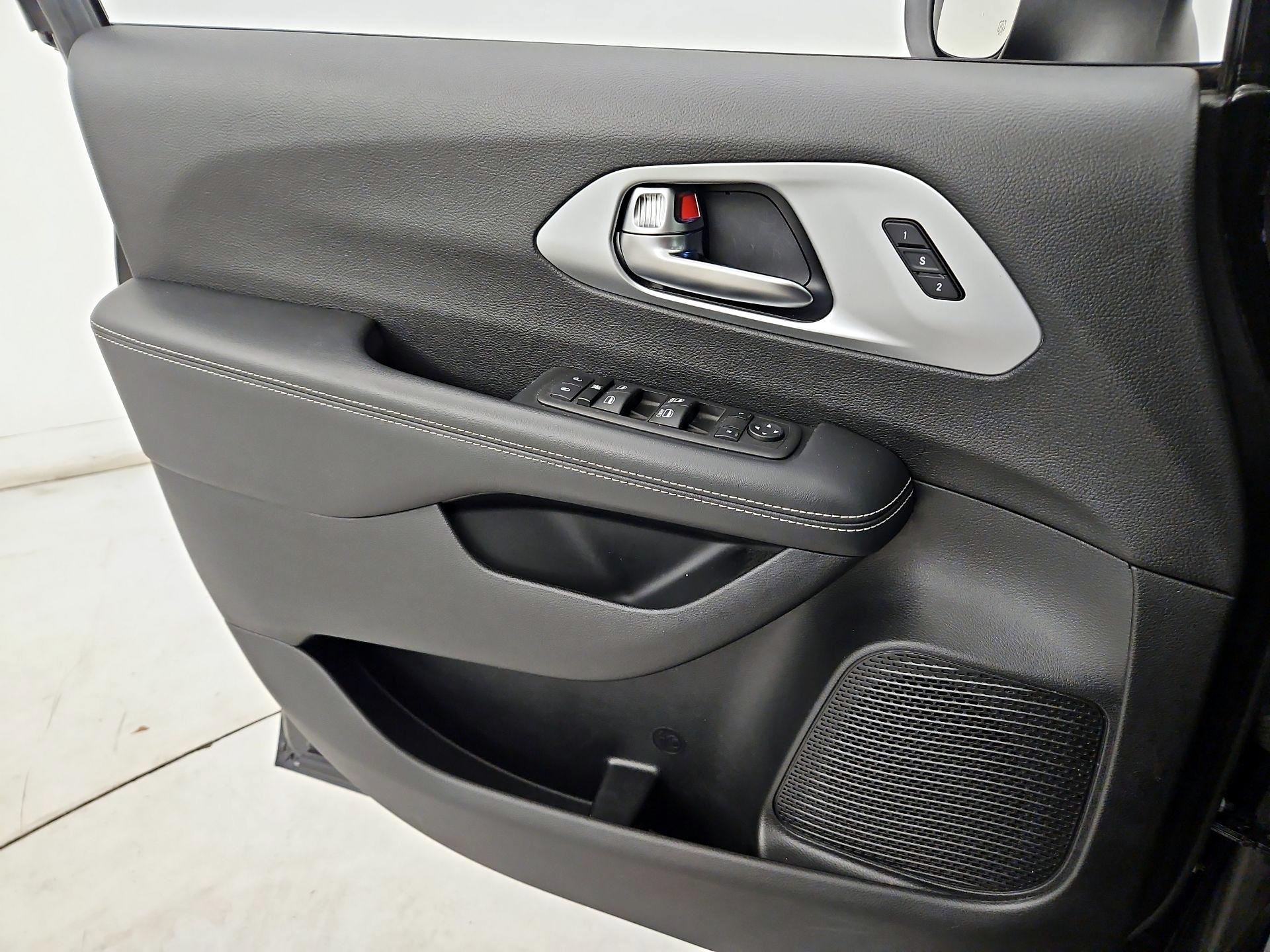 Thumbnail: 2023 Chrysler Pacifica - 12