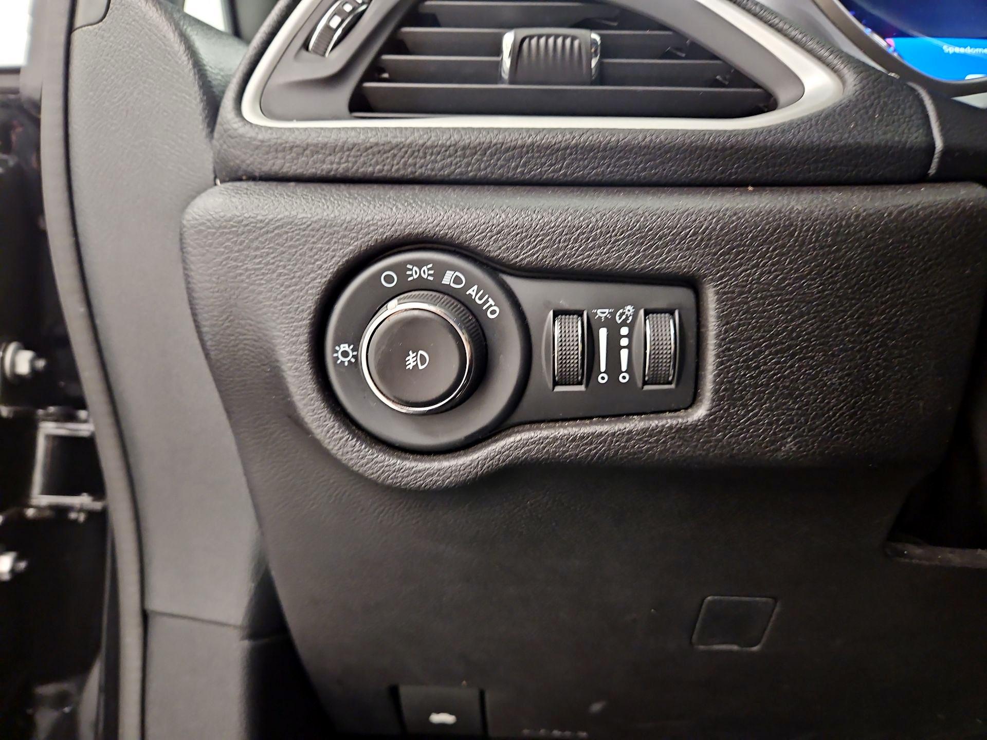 Thumbnail: 2023 Chrysler Pacifica - 13