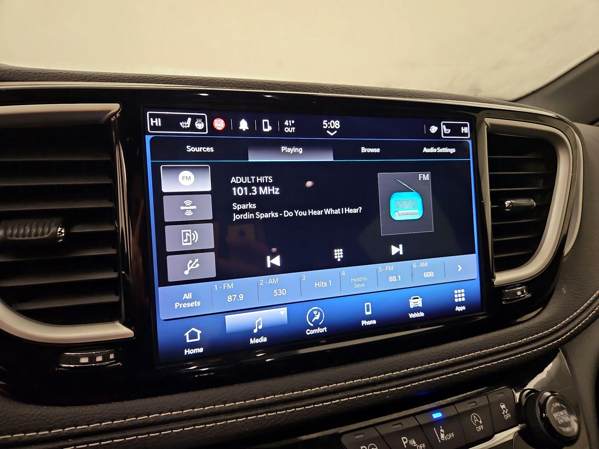 Thumbnail: 2023 Chrysler Pacifica - 15