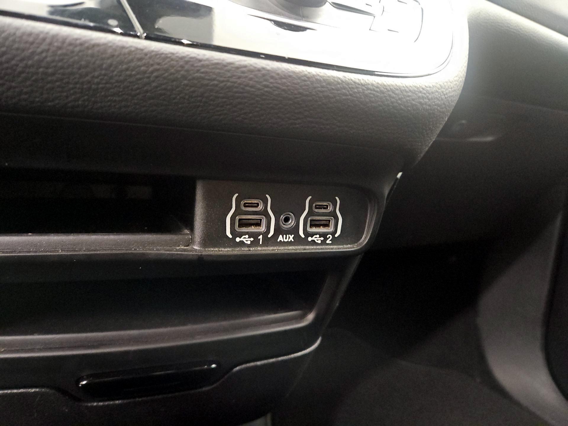 Thumbnail: 2023 Chrysler Pacifica - 18