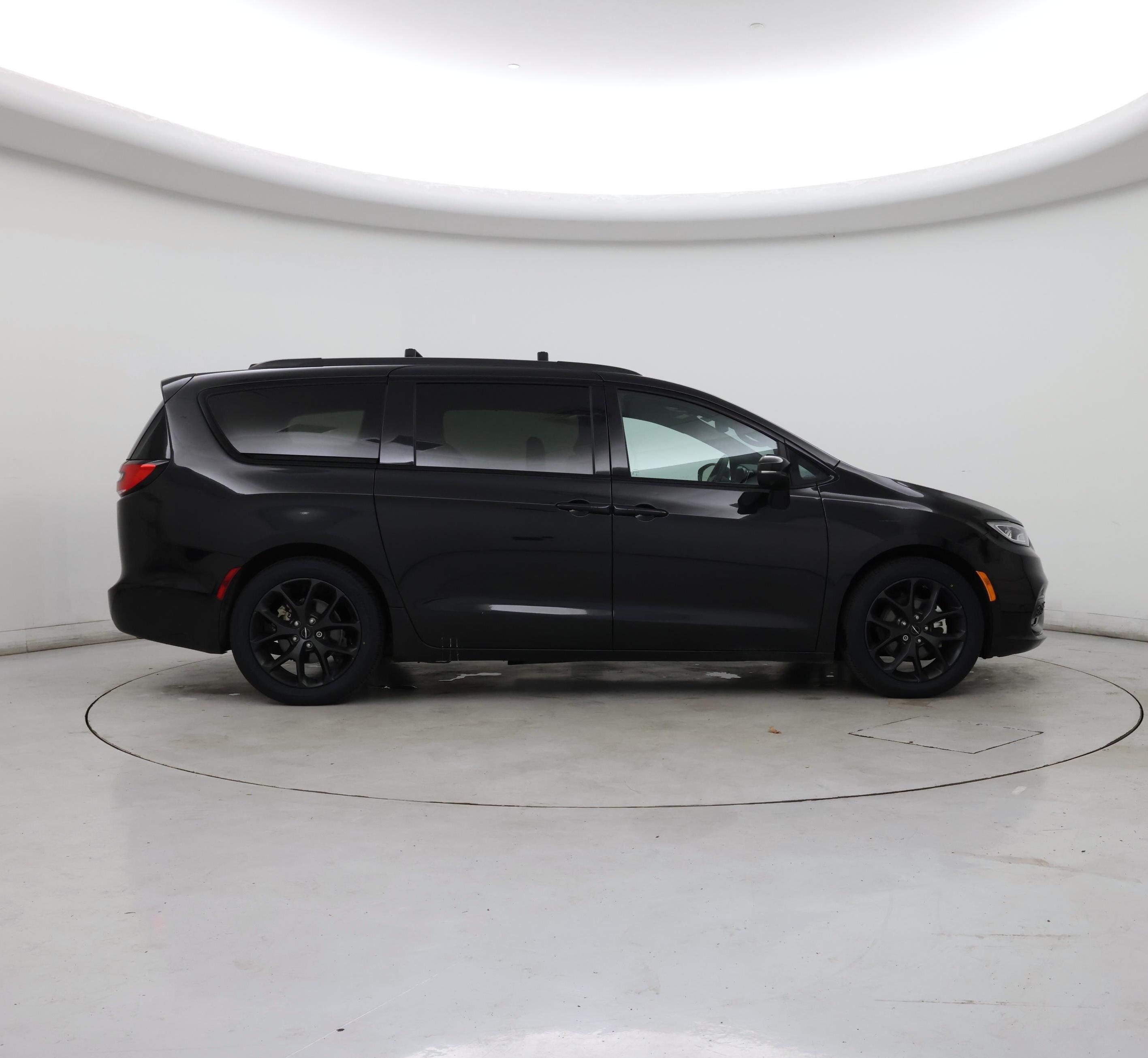 Thumbnail: 2023 Chrysler Pacifica - 7