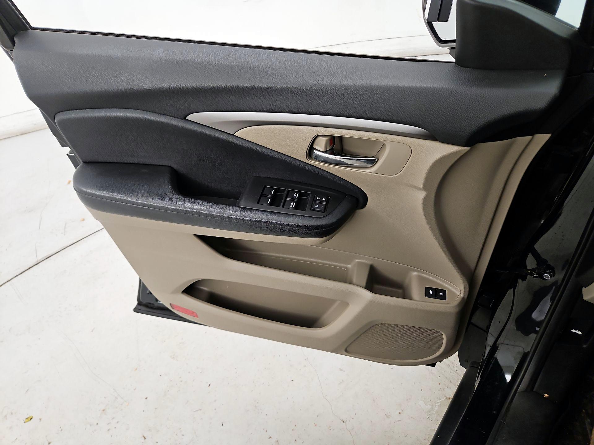 Thumbnail: 2018 Honda Pilot - 12