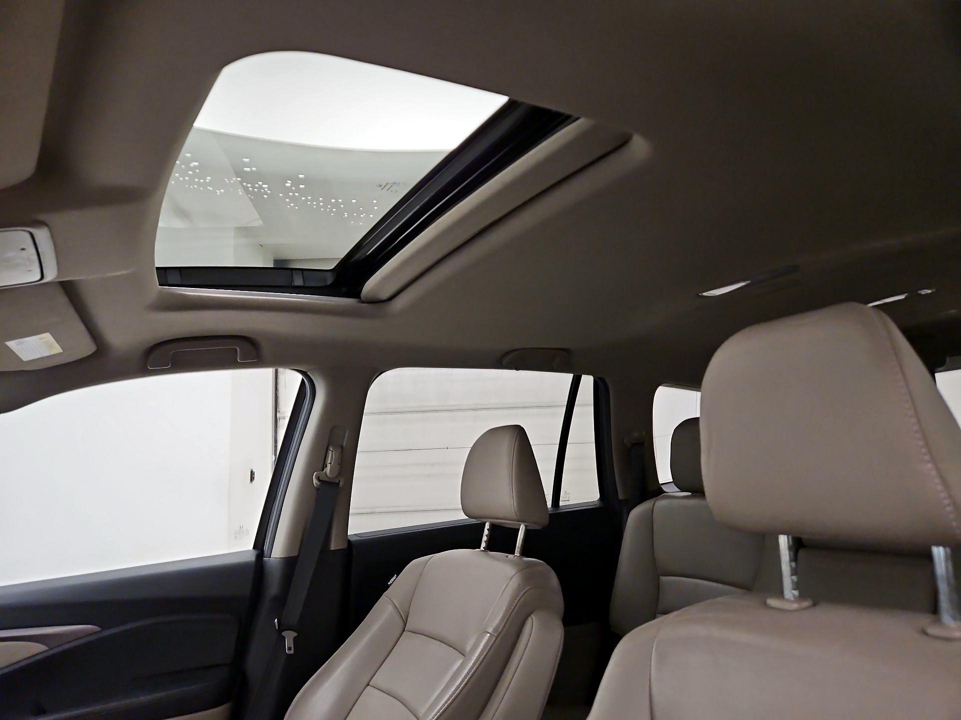 Thumbnail: 2018 Honda Pilot - 19