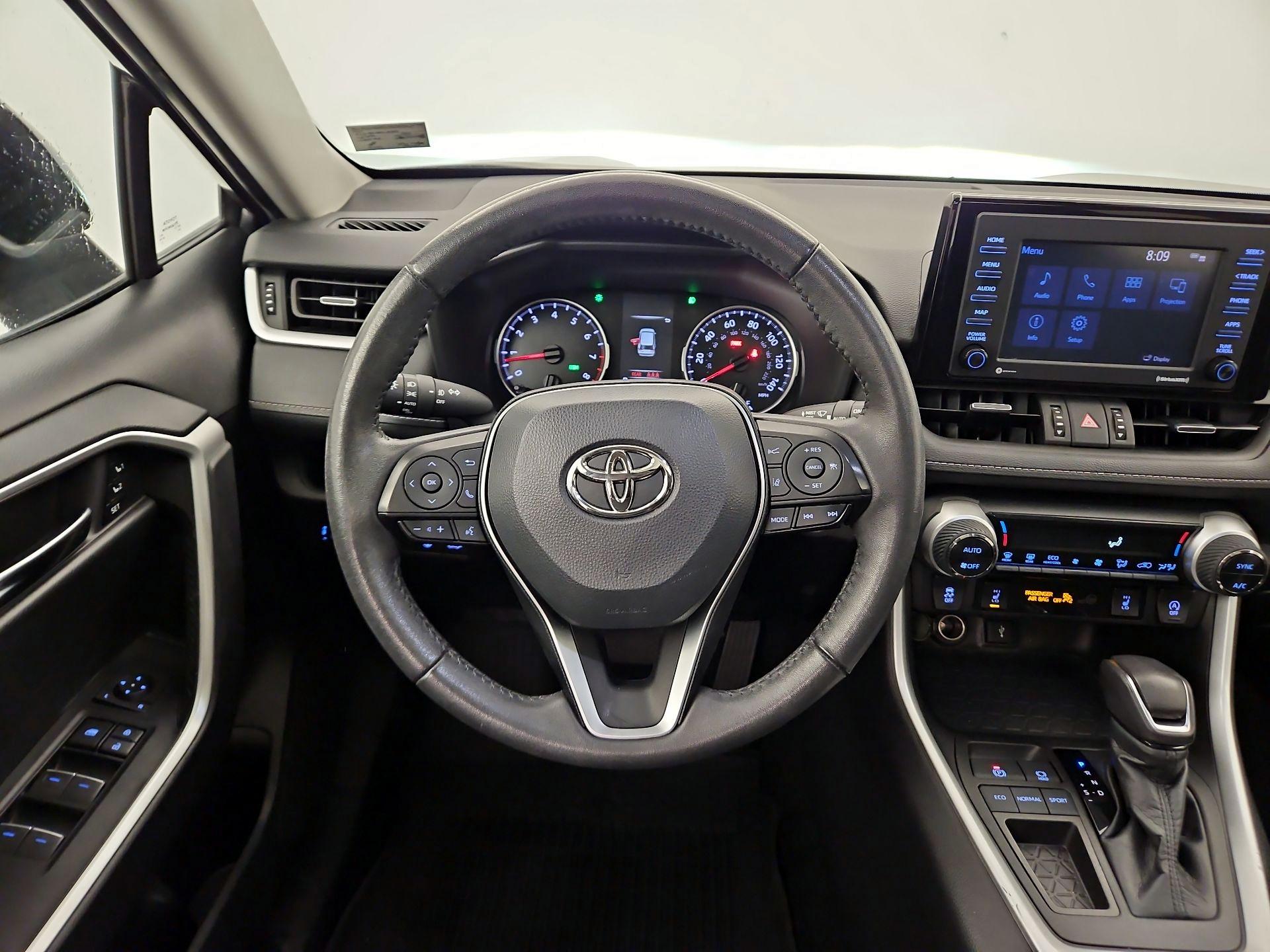 Thumbnail: 2022 Toyota RAV4 - 10