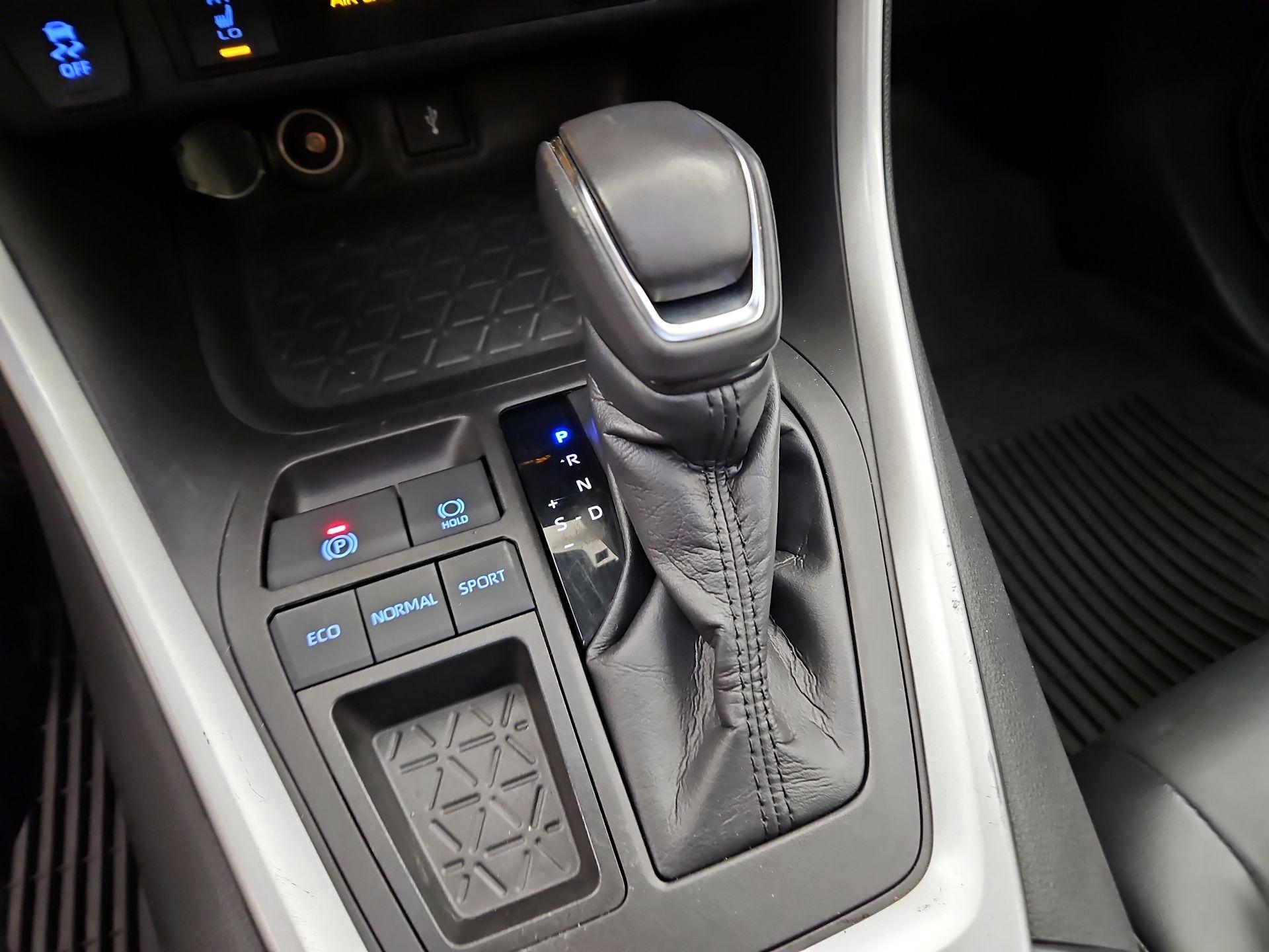 Thumbnail: 2022 Toyota RAV4 - 17