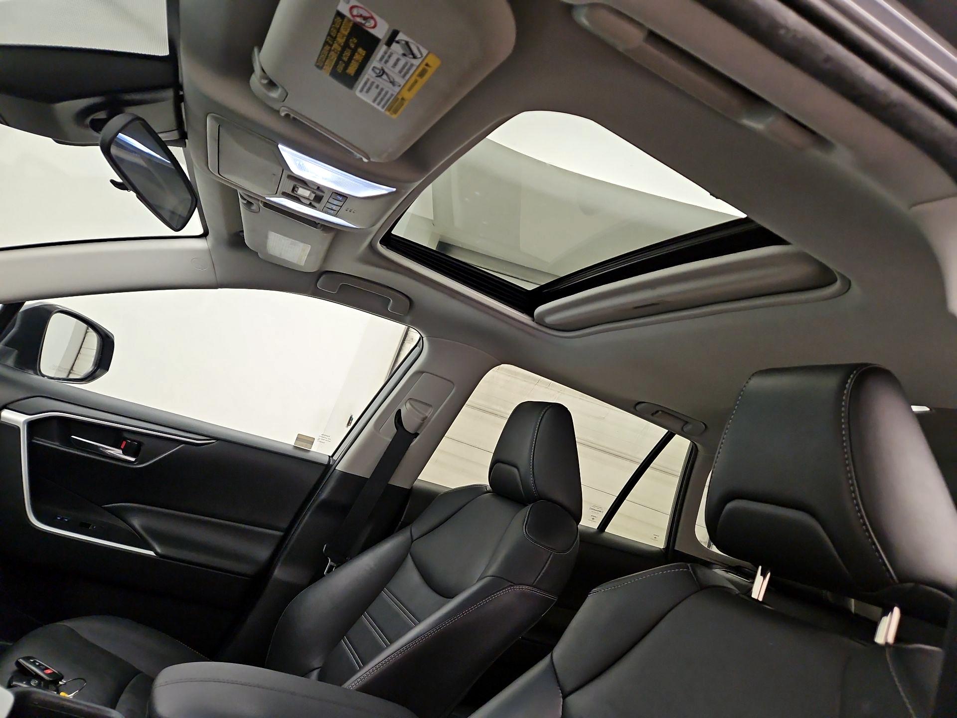 Thumbnail: 2022 Toyota RAV4 - 19