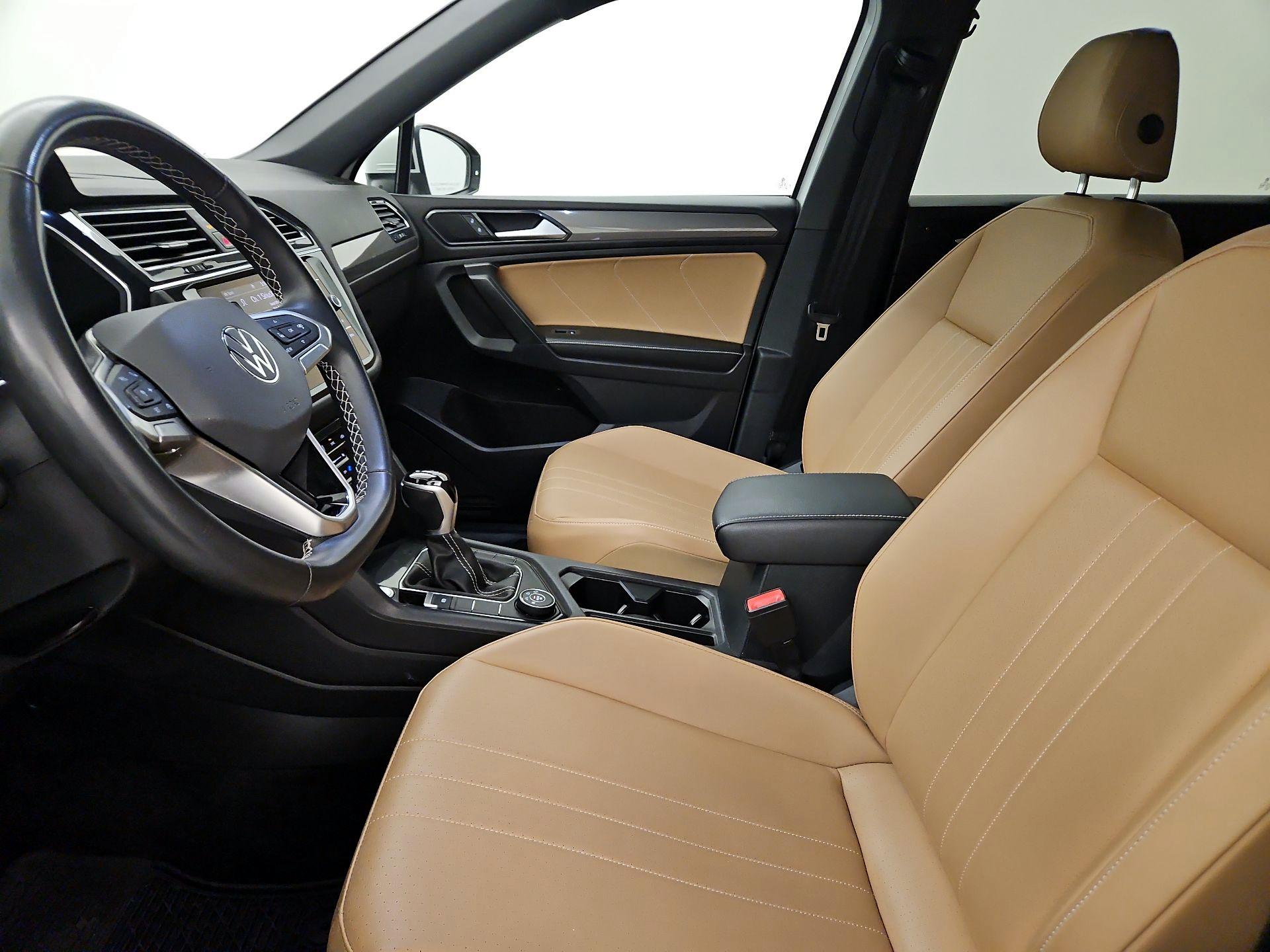 Thumbnail: 2022 Volkswagen Tiguan - 11