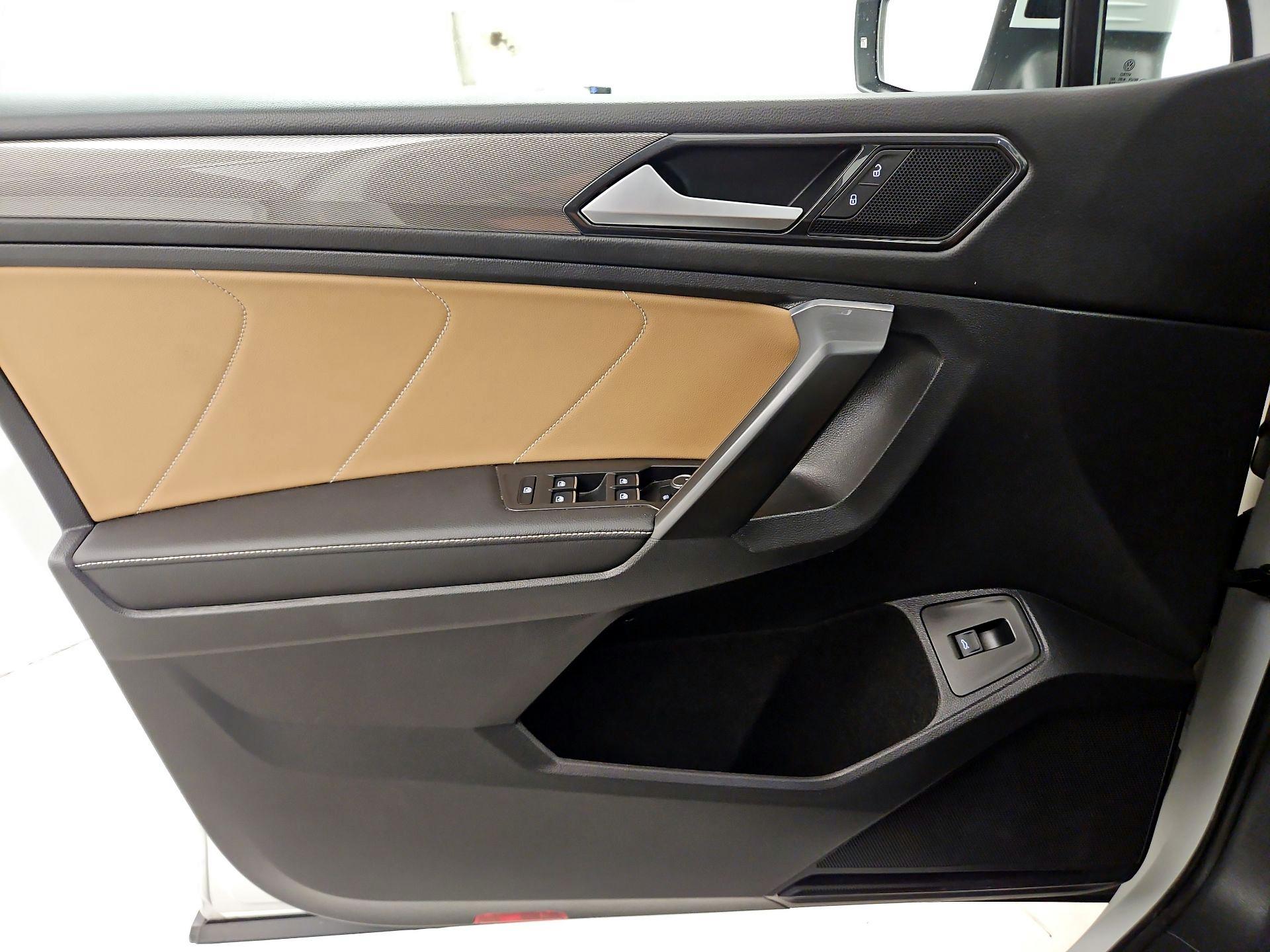 Thumbnail: 2022 Volkswagen Tiguan - 12