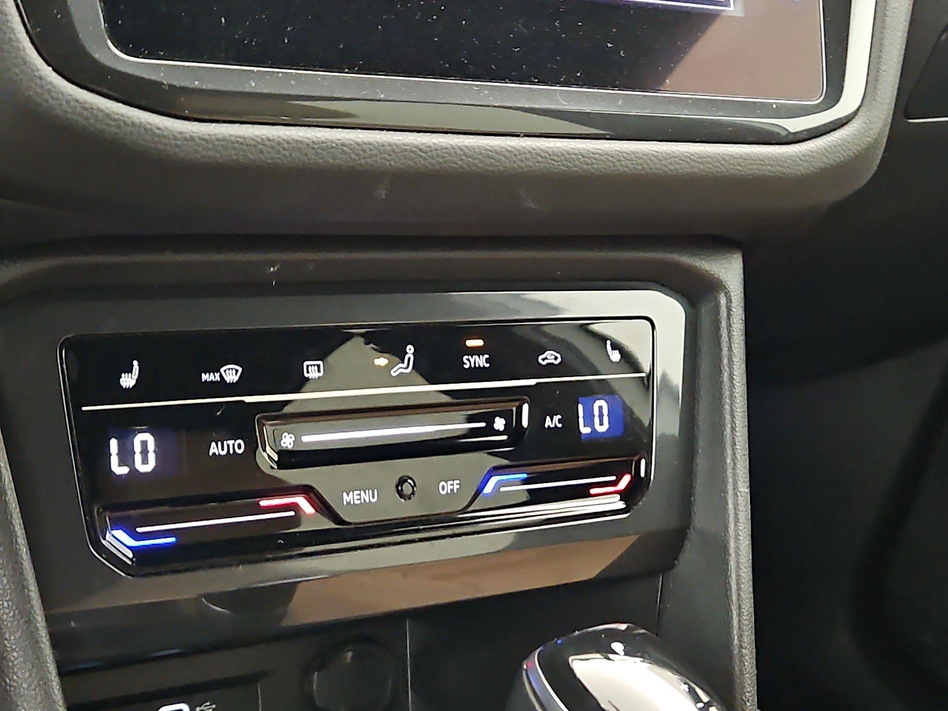 Thumbnail: 2022 Volkswagen Tiguan - 16