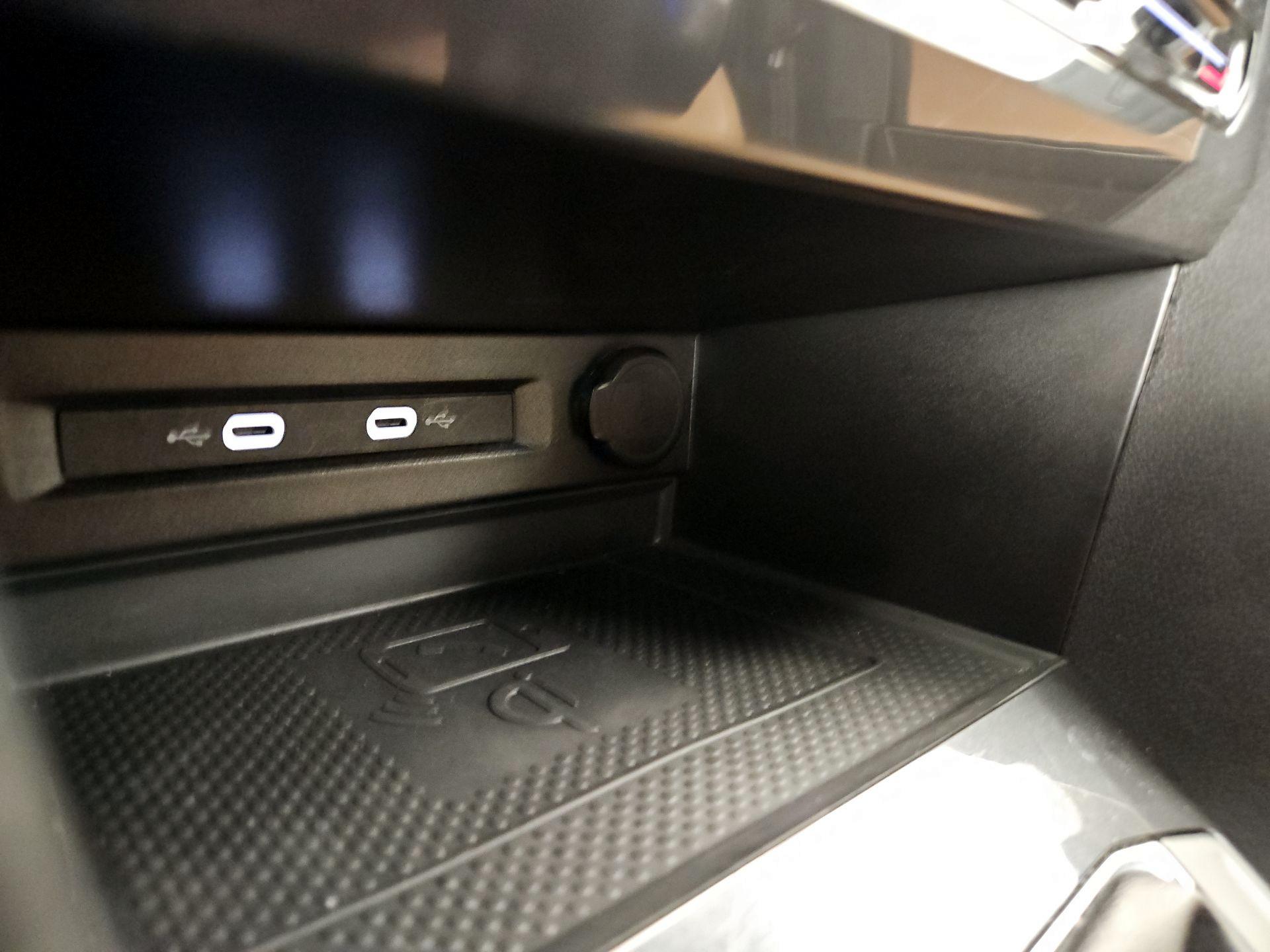 Thumbnail: 2022 Volkswagen Tiguan - 18