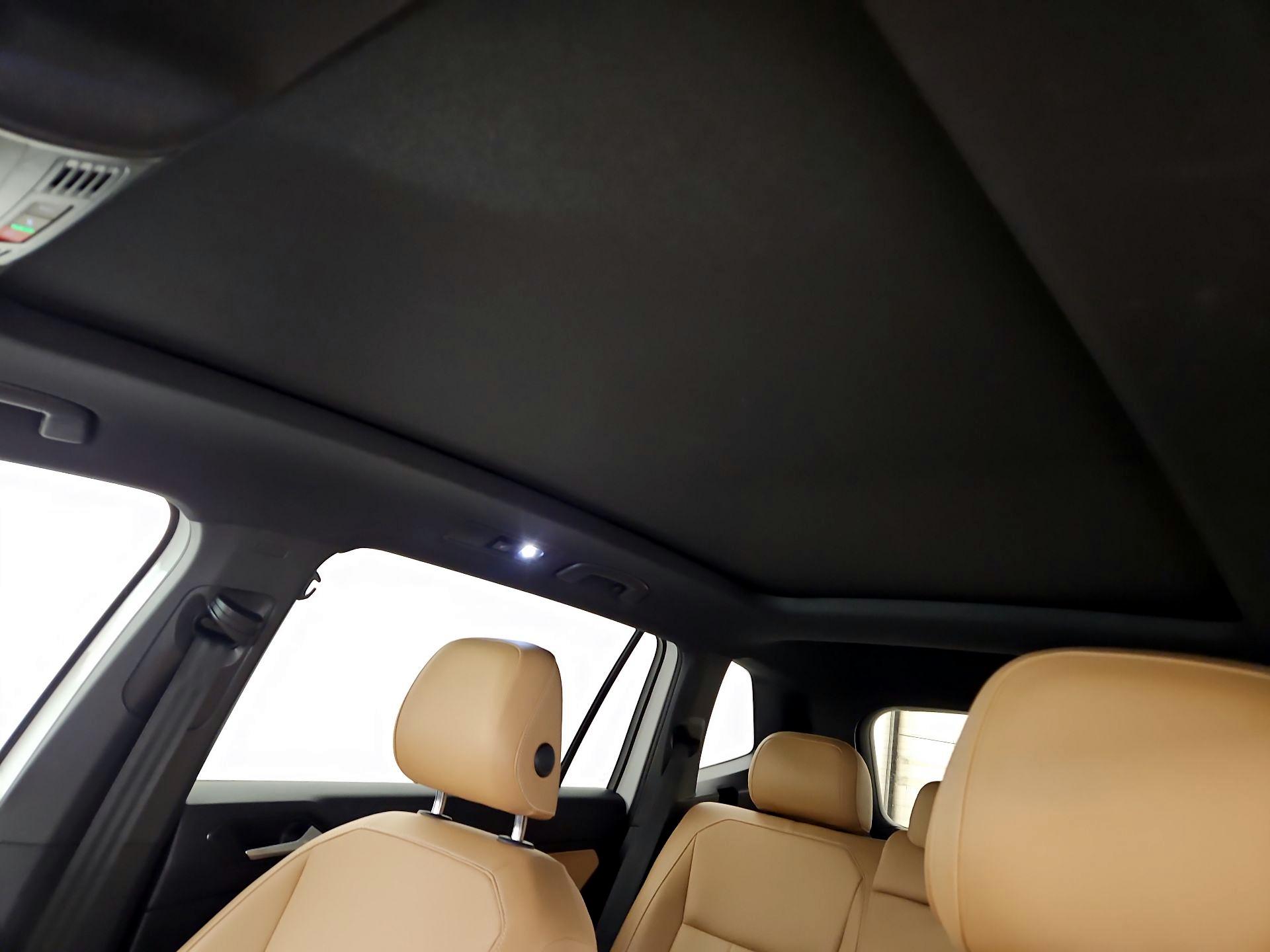 Thumbnail: 2022 Volkswagen Tiguan - 19