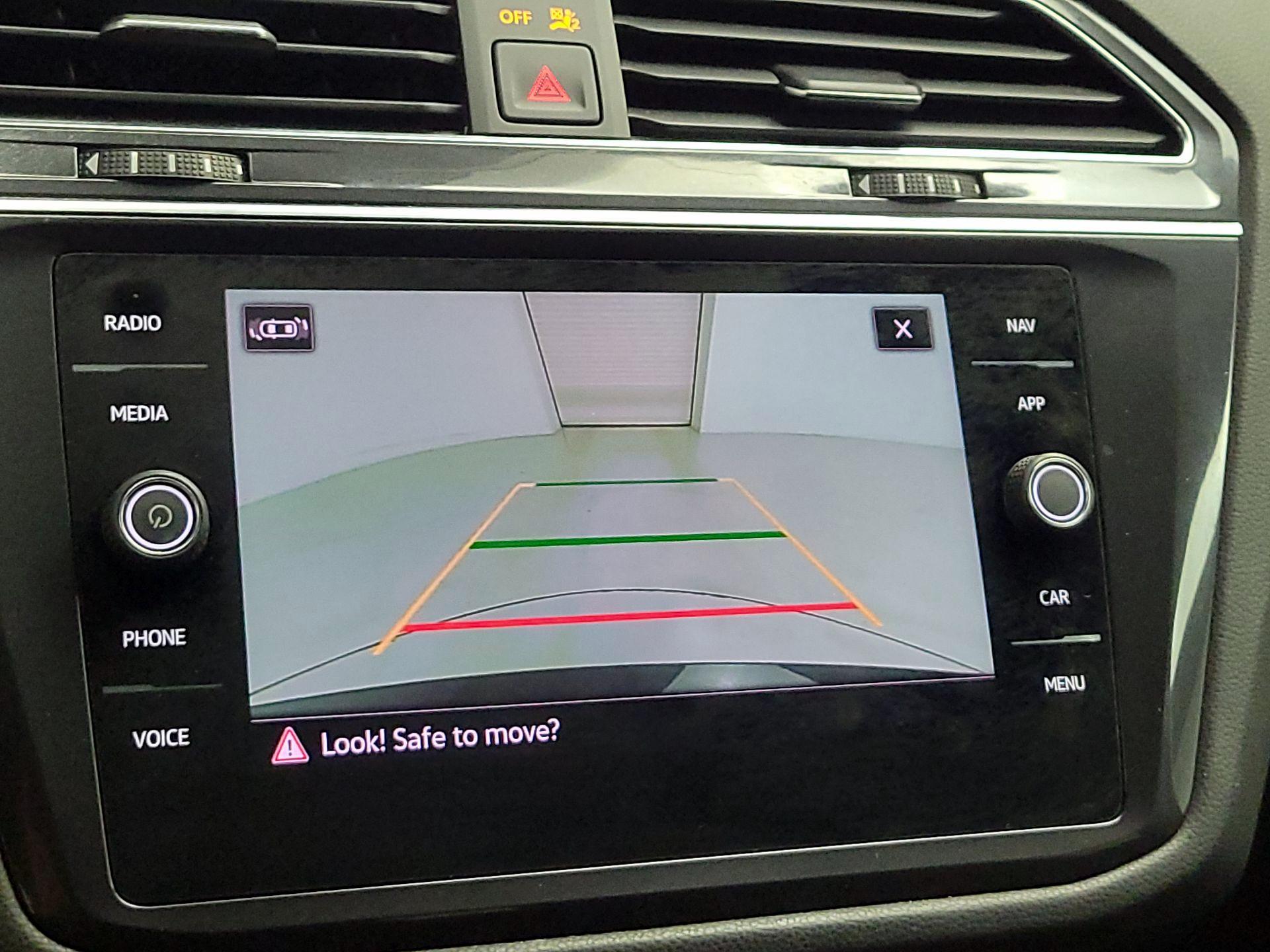 Thumbnail: 2021 Volkswagen Tiguan - 15