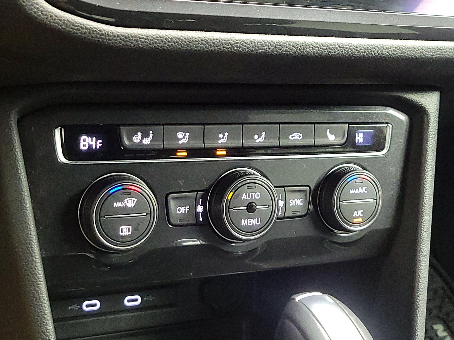 Thumbnail: 2021 Volkswagen Tiguan - 17