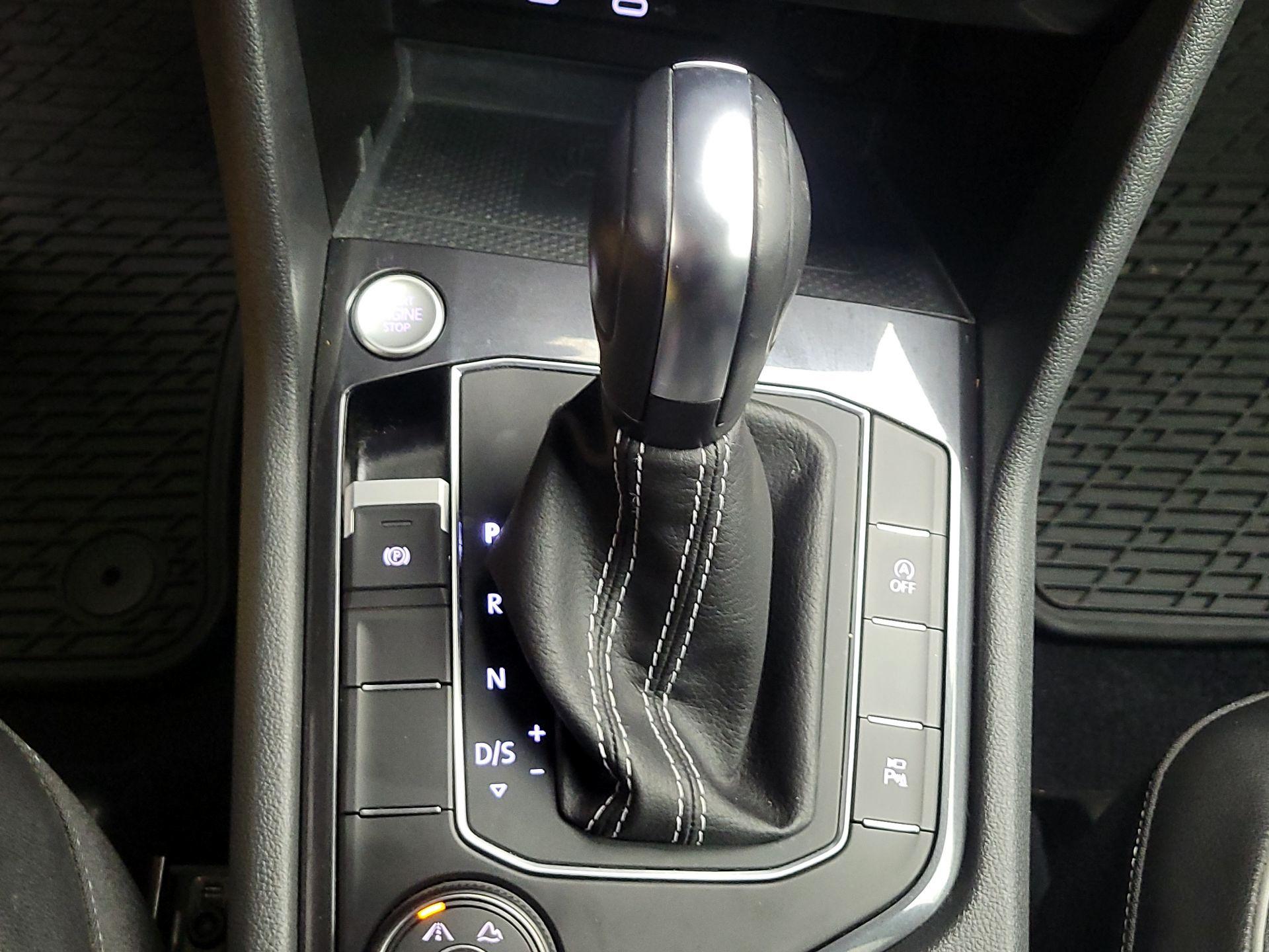 Thumbnail: 2021 Volkswagen Tiguan - 18