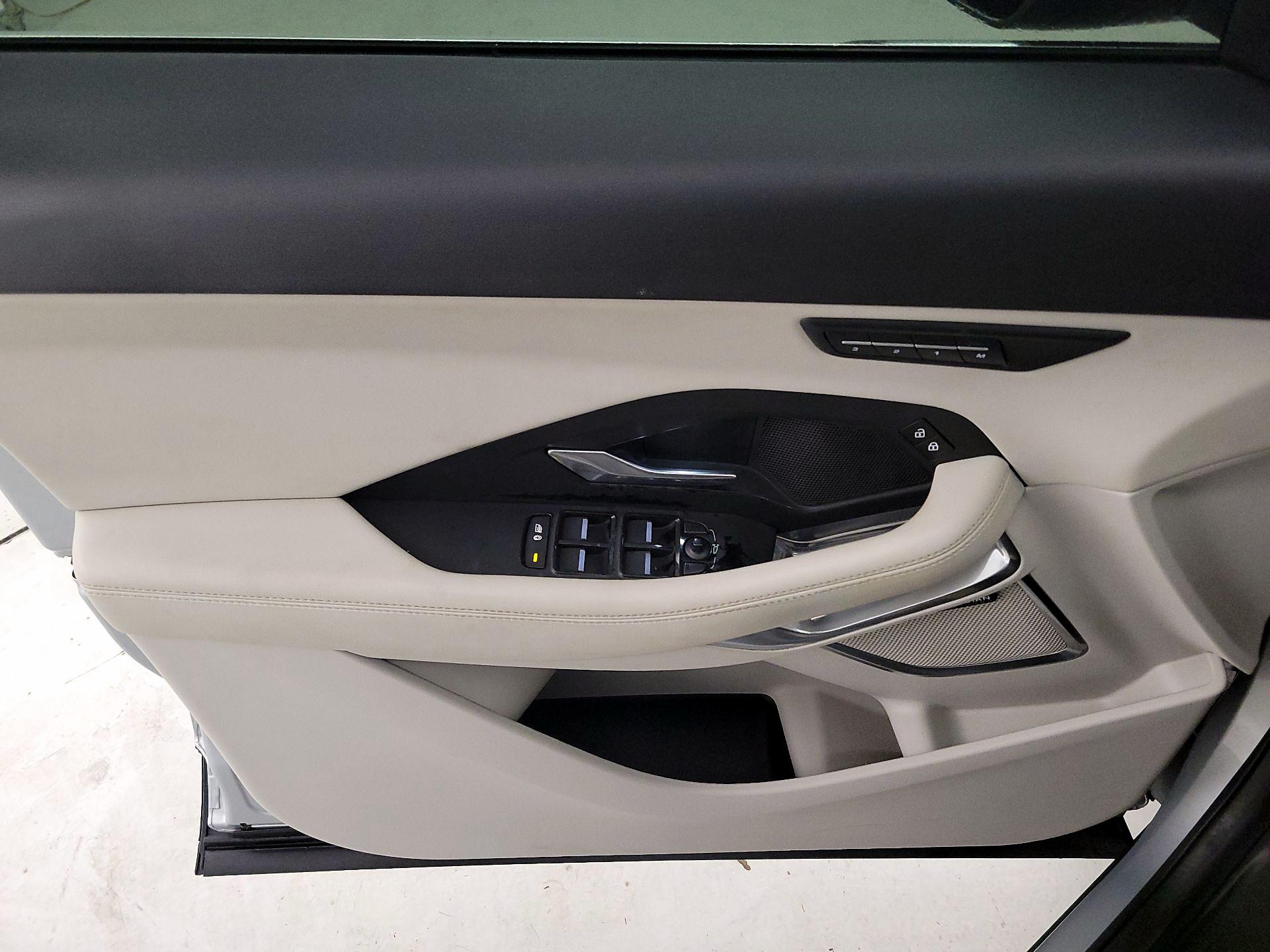 Thumbnail: 2022 Jaguar E-Pace - 12