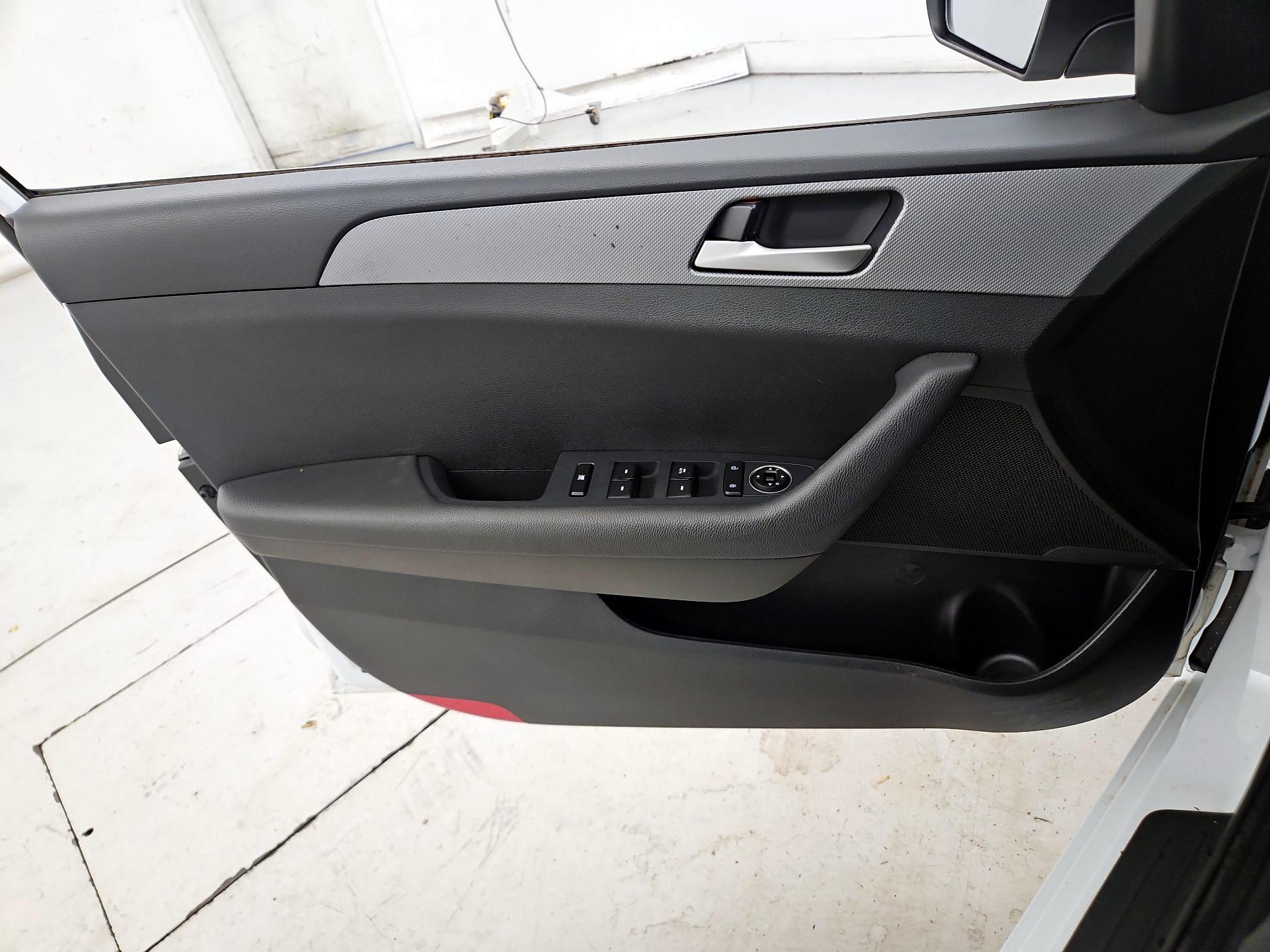 Thumbnail: 2019 Hyundai Sonata - 12