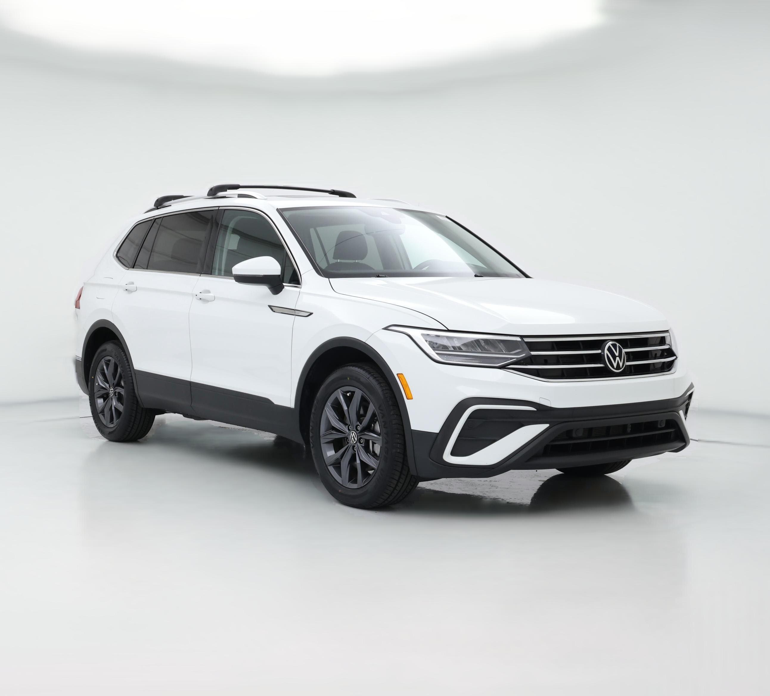 Thumbnail: 2022 Volkswagen Tiguan - 1