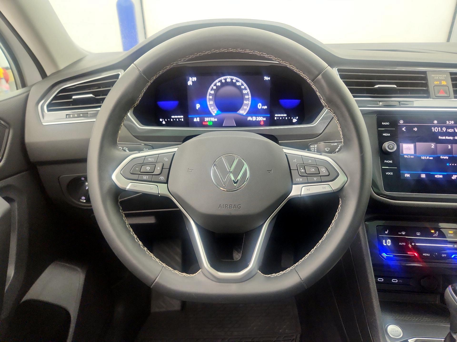 Thumbnail: 2022 Volkswagen Tiguan - 10