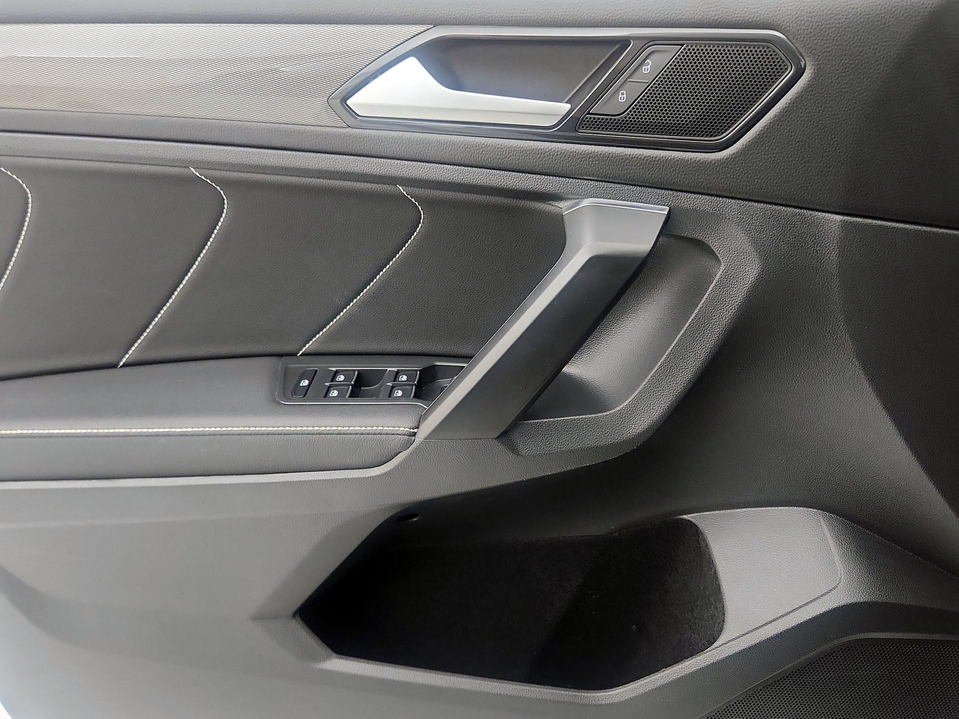 Thumbnail: 2022 Volkswagen Tiguan - 12