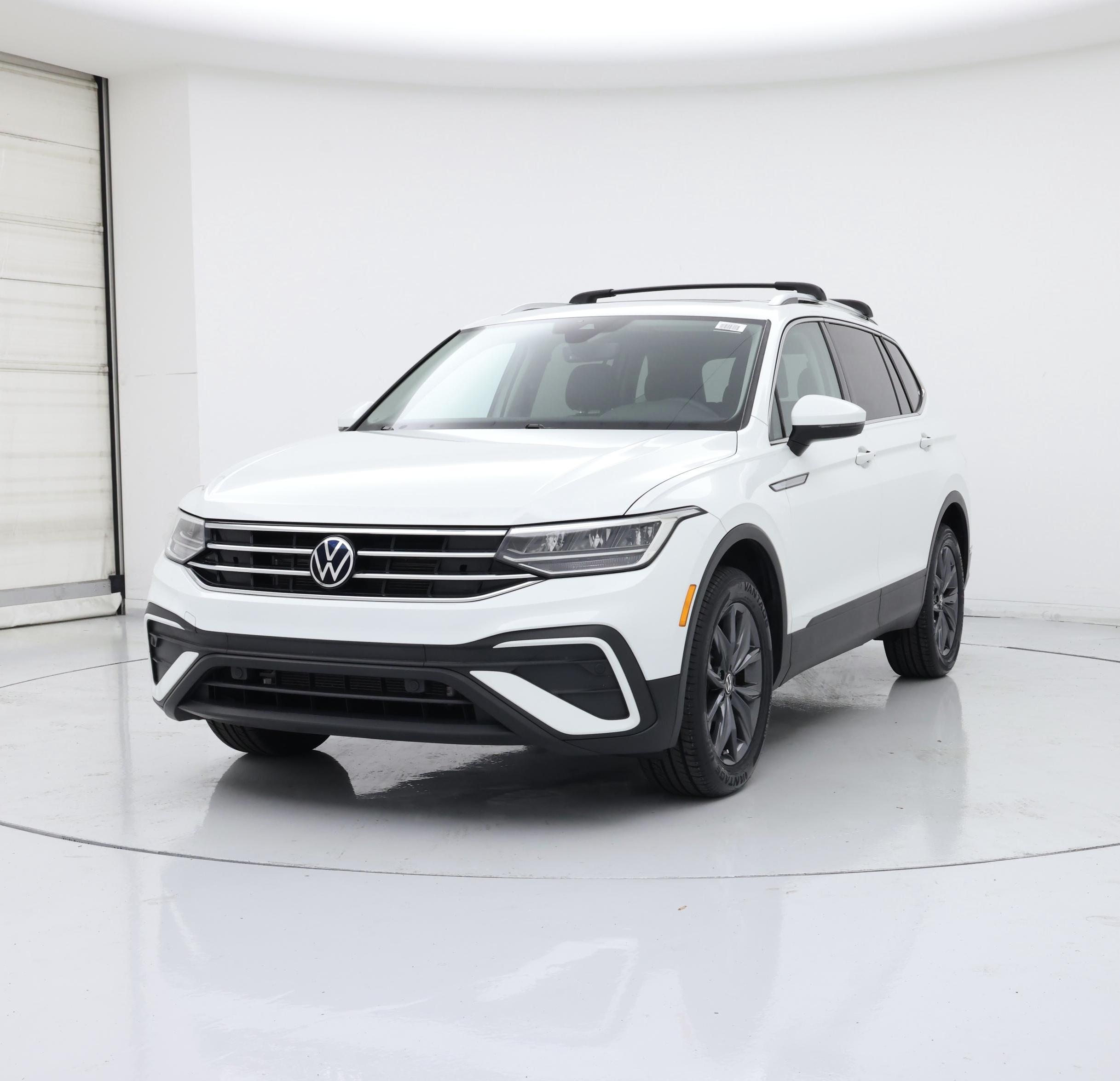 Thumbnail: 2022 Volkswagen Tiguan - 4