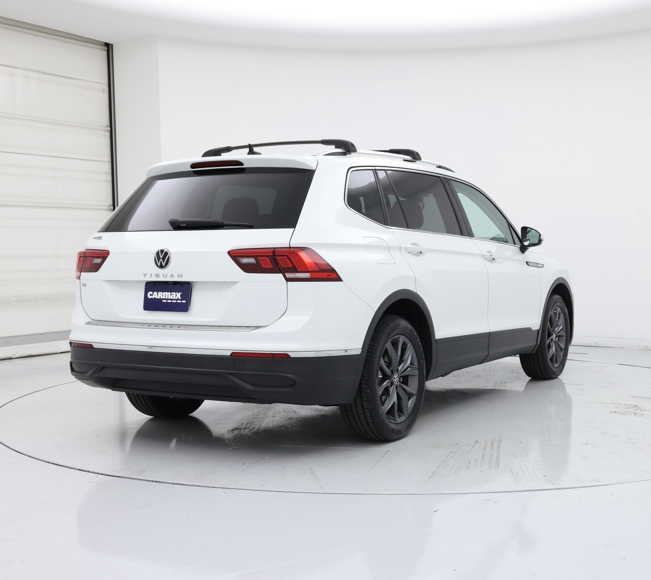 Thumbnail: 2022 Volkswagen Tiguan - 8