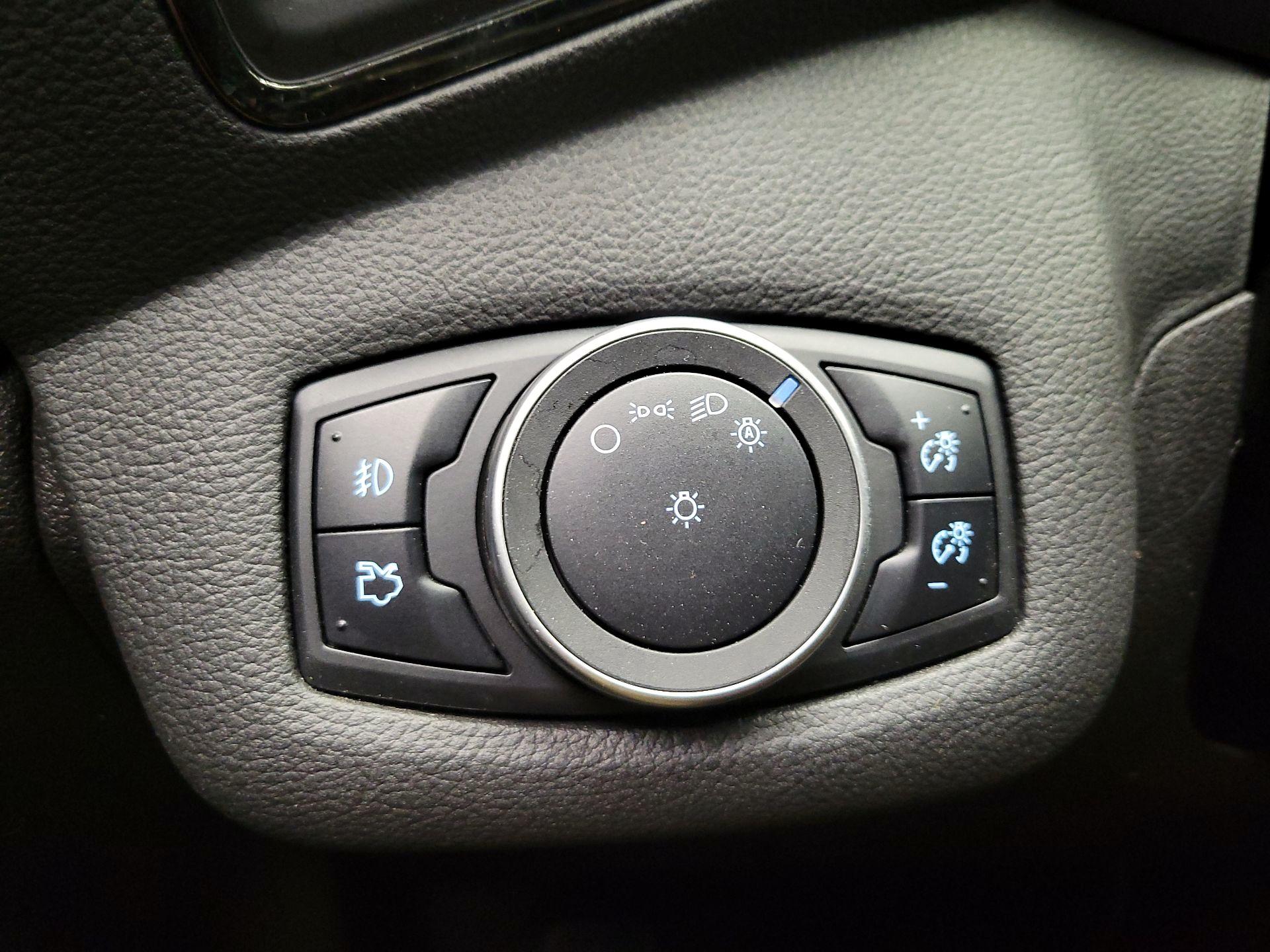 Thumbnail: 2016 Ford Escape - 13