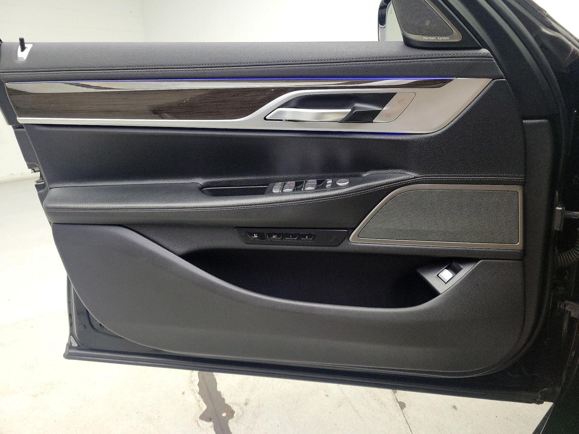 Thumbnail: 2021 BMW 7 Series - 12